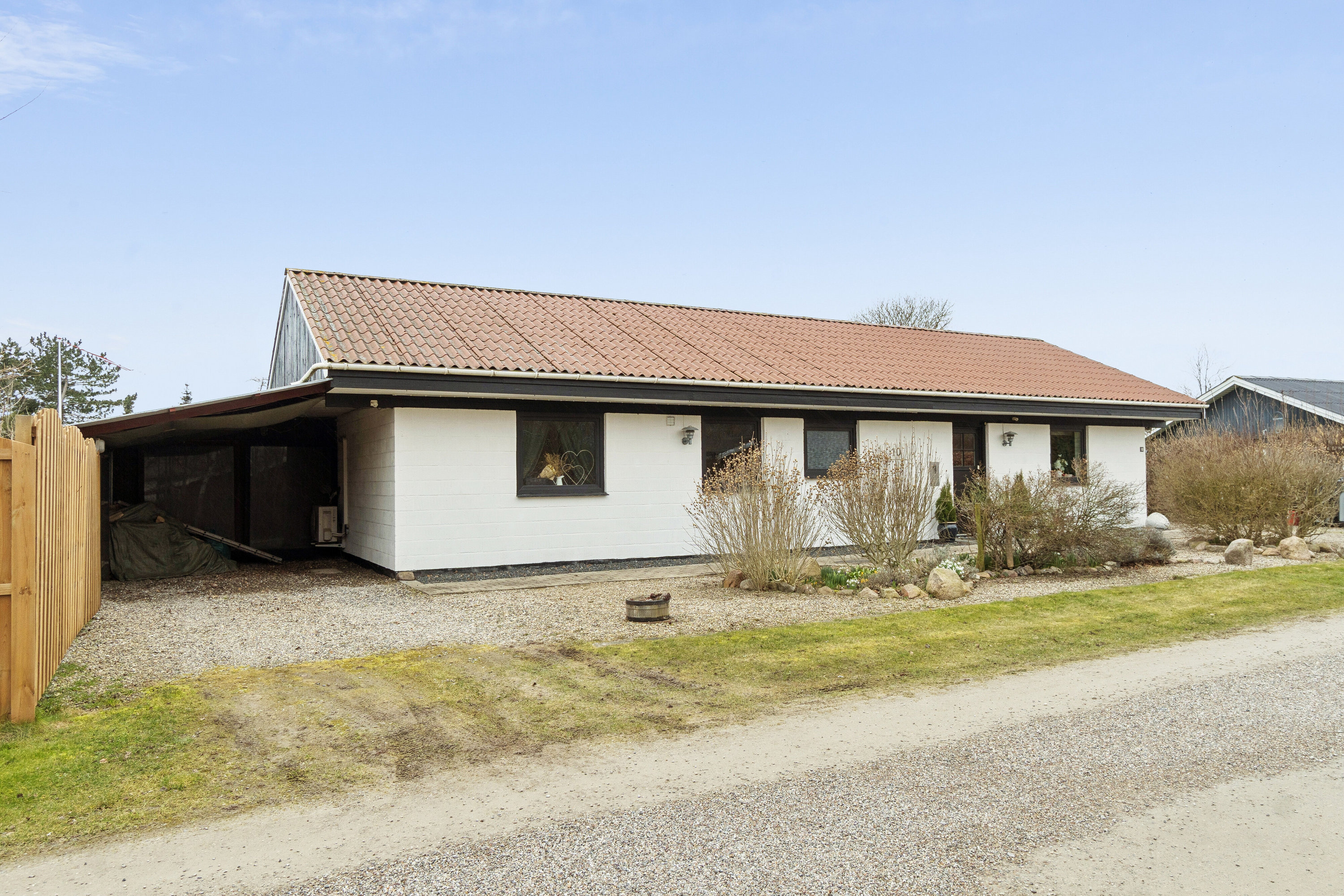 Fremhævet set fra vejen billede i fuldskærmstilstand. Billede af Orhøjvej 10, Næsby Strand, 4200 Slagelse