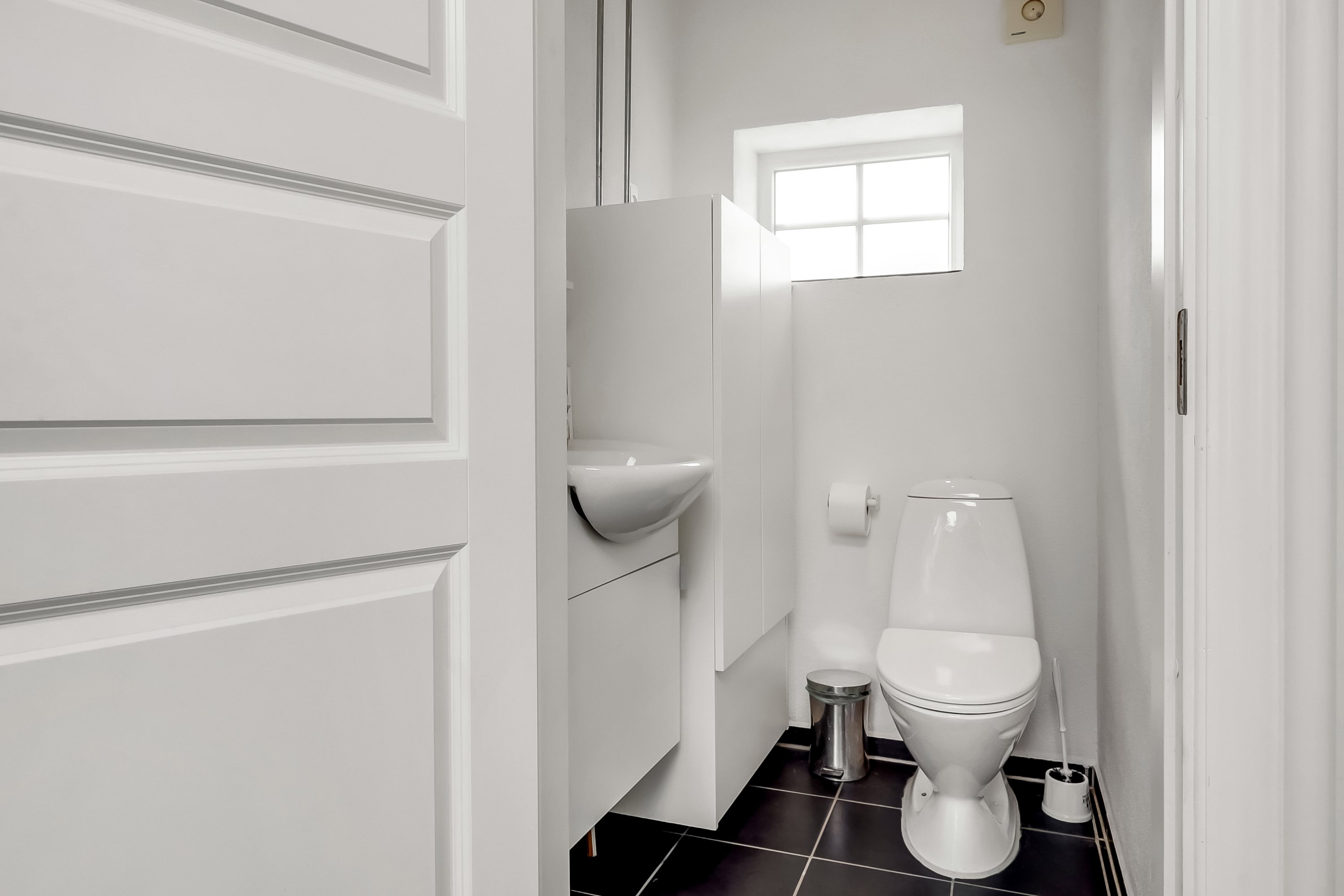 Fremhævet toilet billede i fuldskærmstilstand. Billede af Østergade 63, 5953 Tranekær