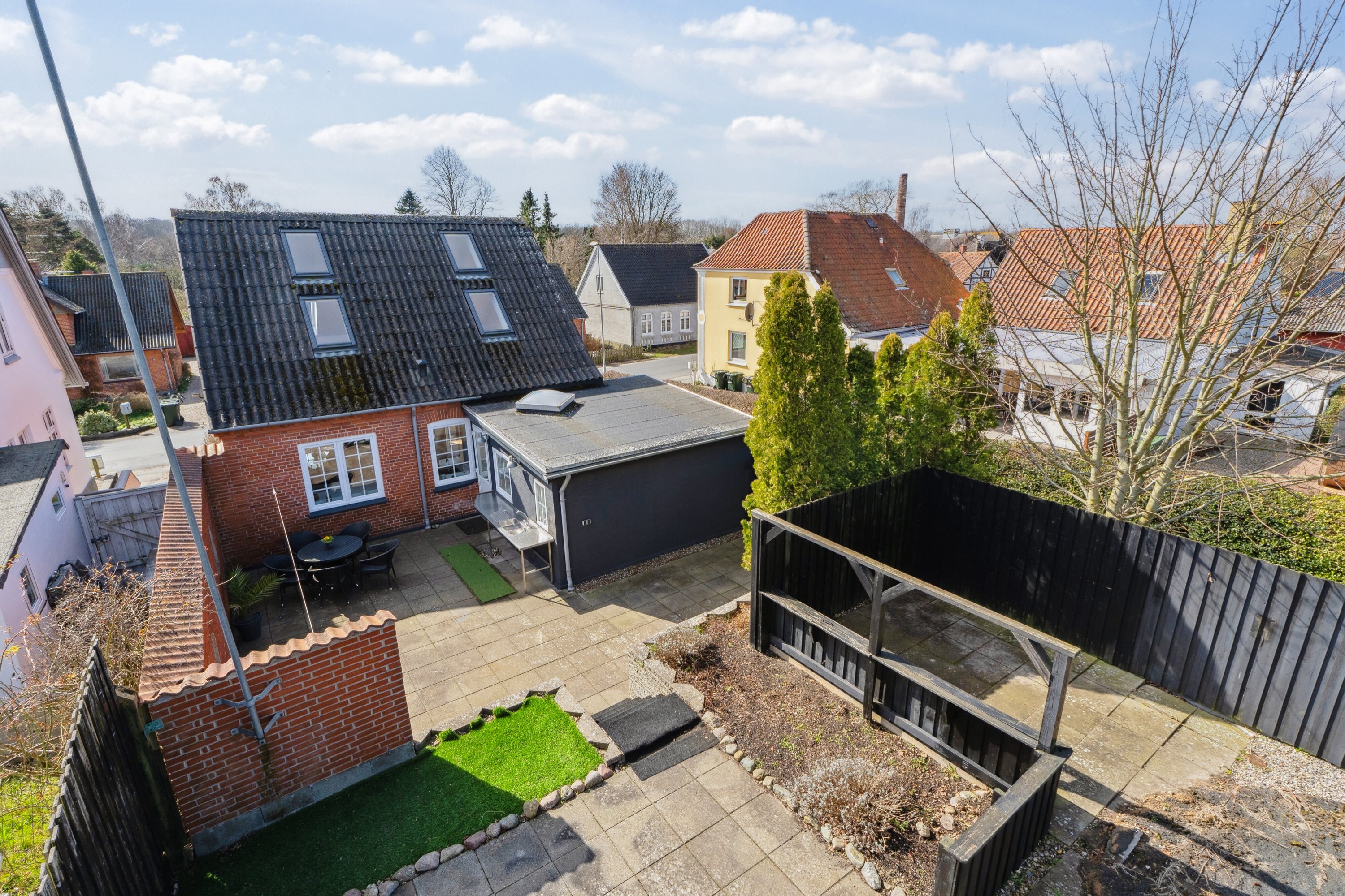 Fremhævet set fra haven billede i fuldskærmstilstand. Billede af Østergade 63, 5953 Tranekær