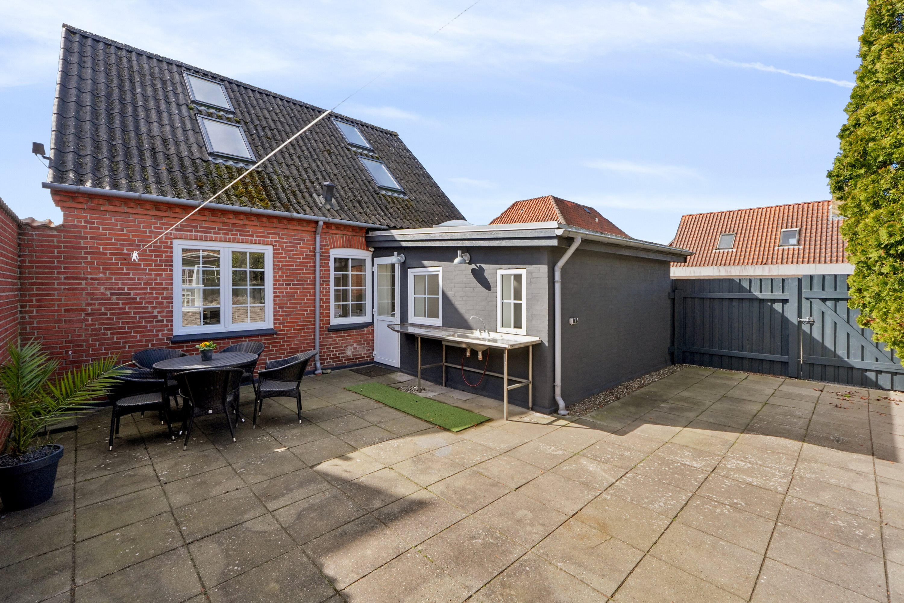 Fremhævet set fra haven billede i fuldskærmstilstand. Billede af Østergade 63, 5953 Tranekær