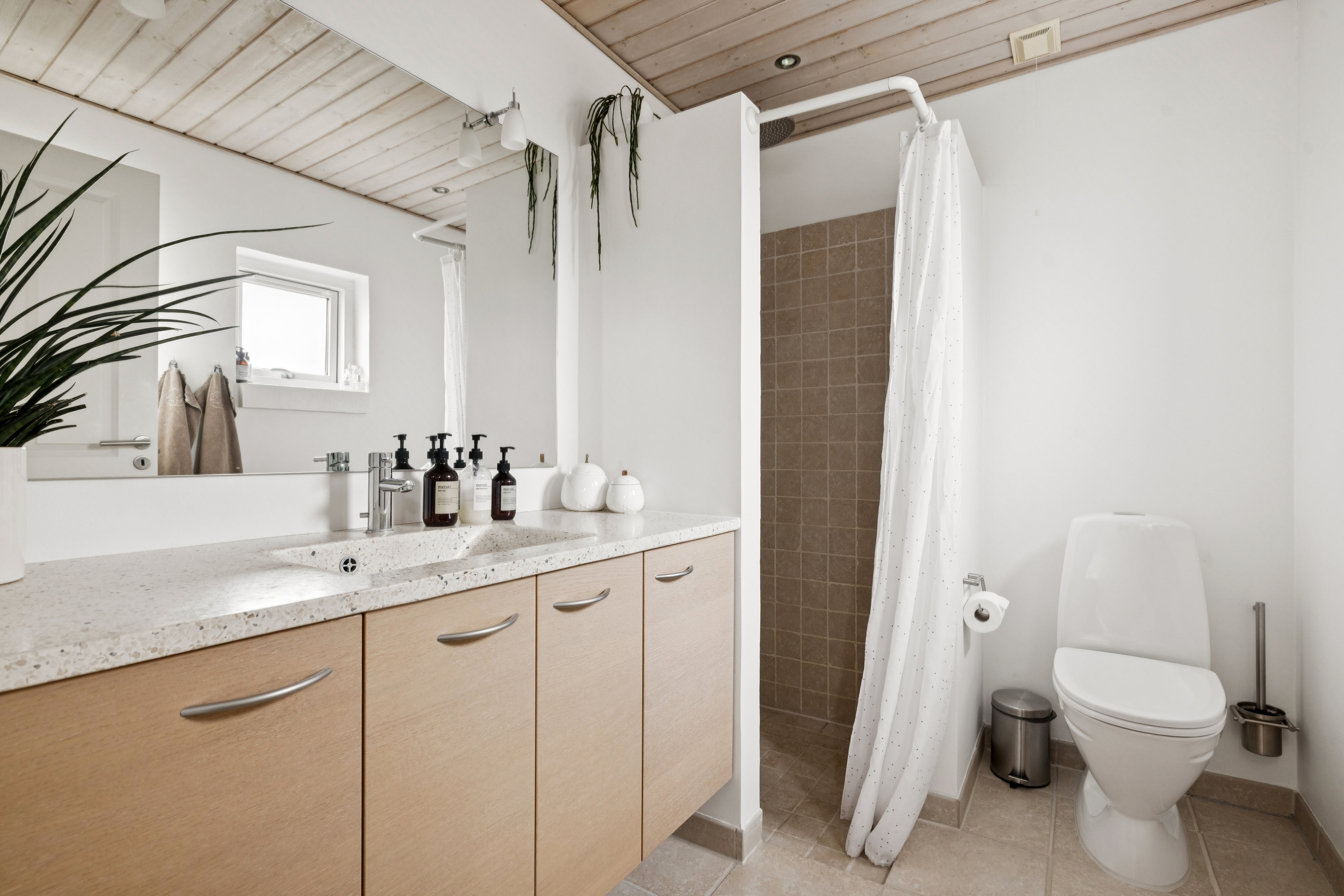 Fremhævet badeværelse billede i fuldskærmstilstand. Billede af Vagtelvej 1, 8660 Skanderborg