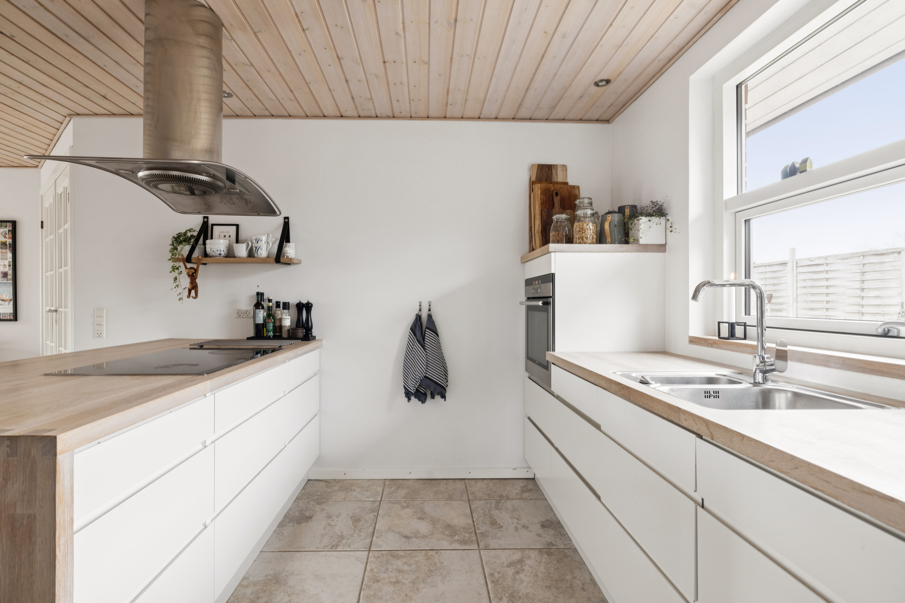 Fremhævet køkken billede i fuldskærmstilstand. Billede af Vagtelvej 1, 8660 Skanderborg