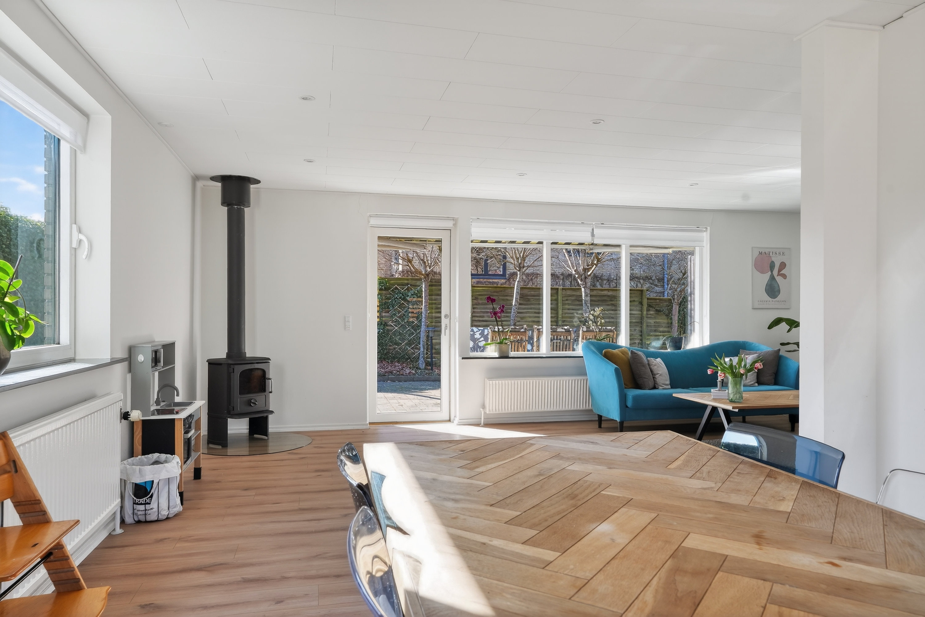 Fremhævet stue billede i fuldskærmstilstand. Billede af Skovvænget 2, 3480 Fredensborg