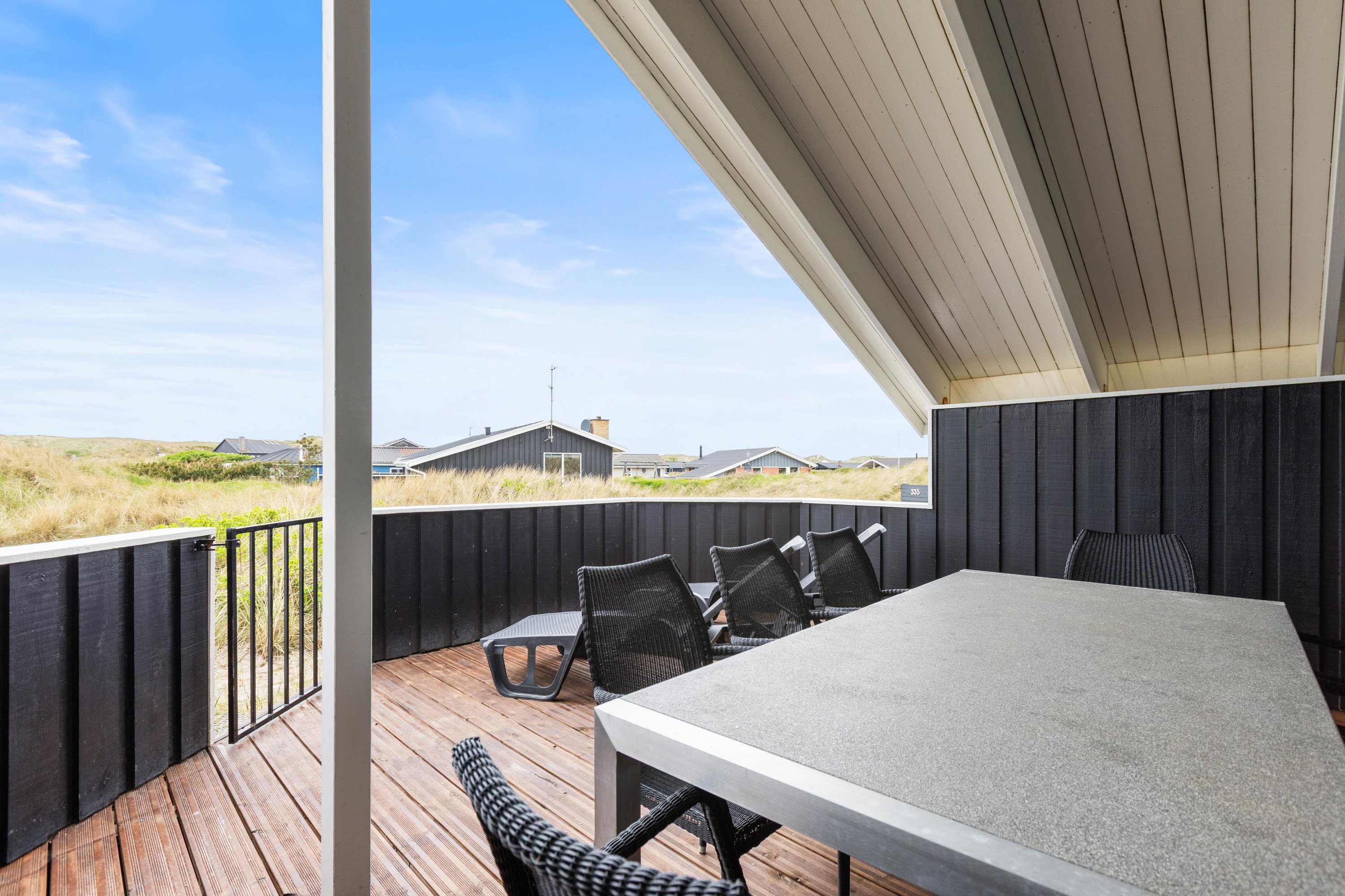 Fremhævet terrase billede i fuldskærmstilstand. Billede af Bjerregårdsvej 337, Bjerregaard, 6960 Hvide Sande