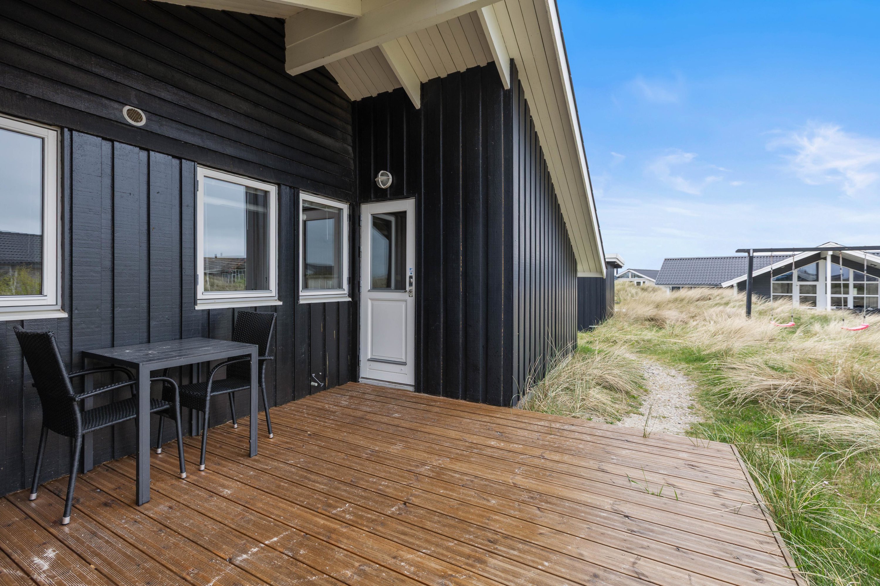 Fremhævet facade billede i fuldskærmstilstand. Billede af Bjerregårdsvej 337, Bjerregaard, 6960 Hvide Sande