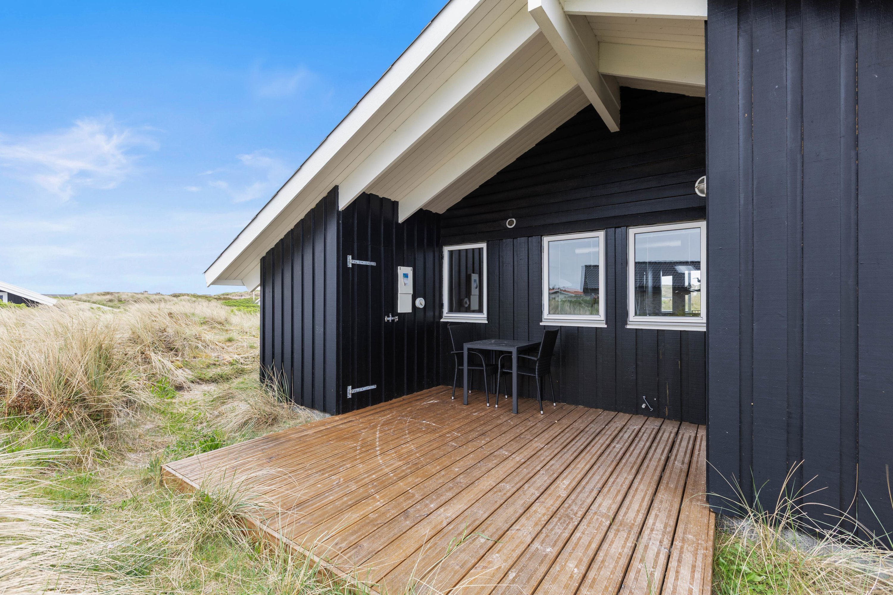 Fremhævet facade billede i fuldskærmstilstand. Billede af Bjerregårdsvej 337, Bjerregaard, 6960 Hvide Sande