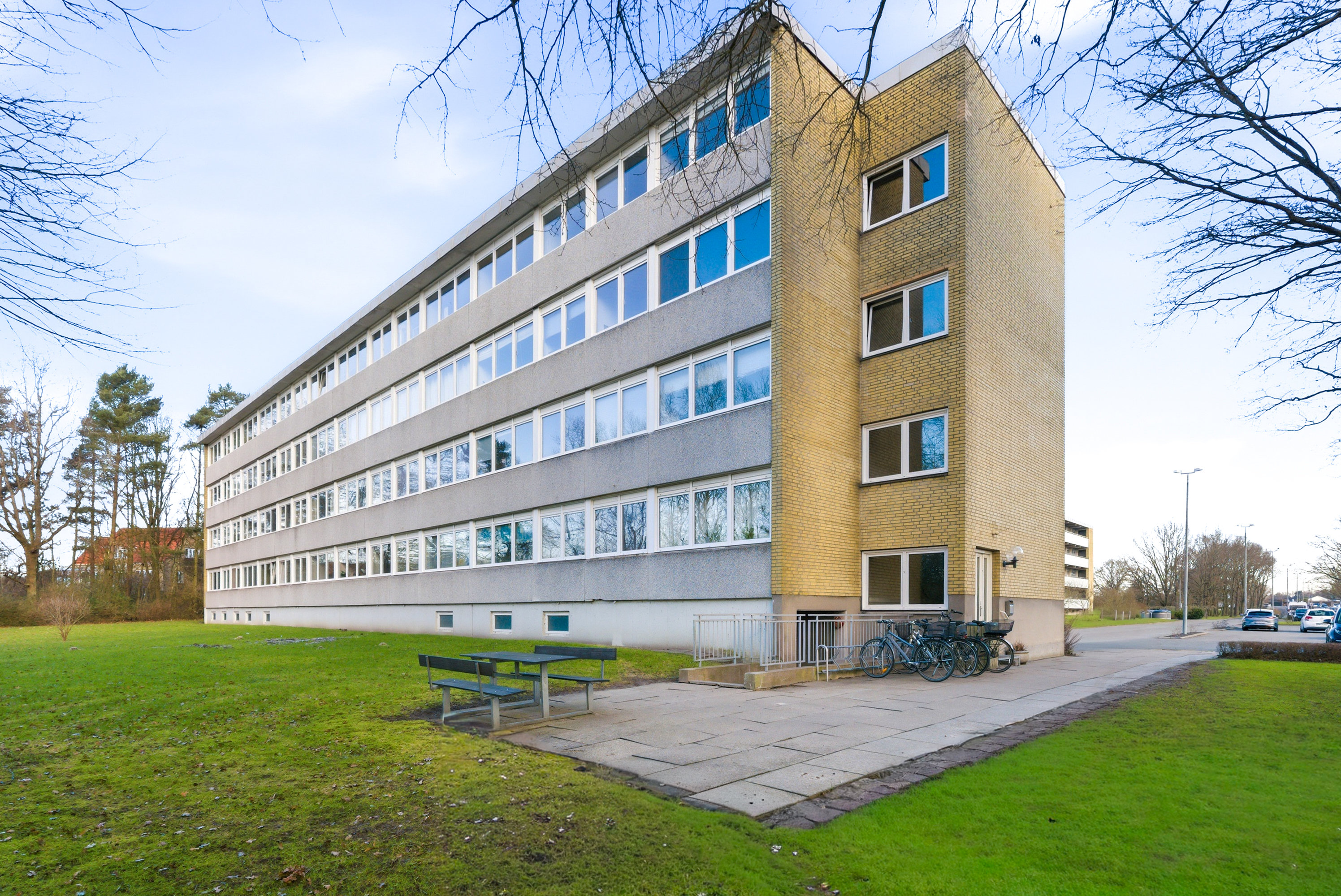 Fremhævet facade billede i fuldskærmstilstand. Billede af Æbleparken 100, st.., Søhus, 5270 Odense N