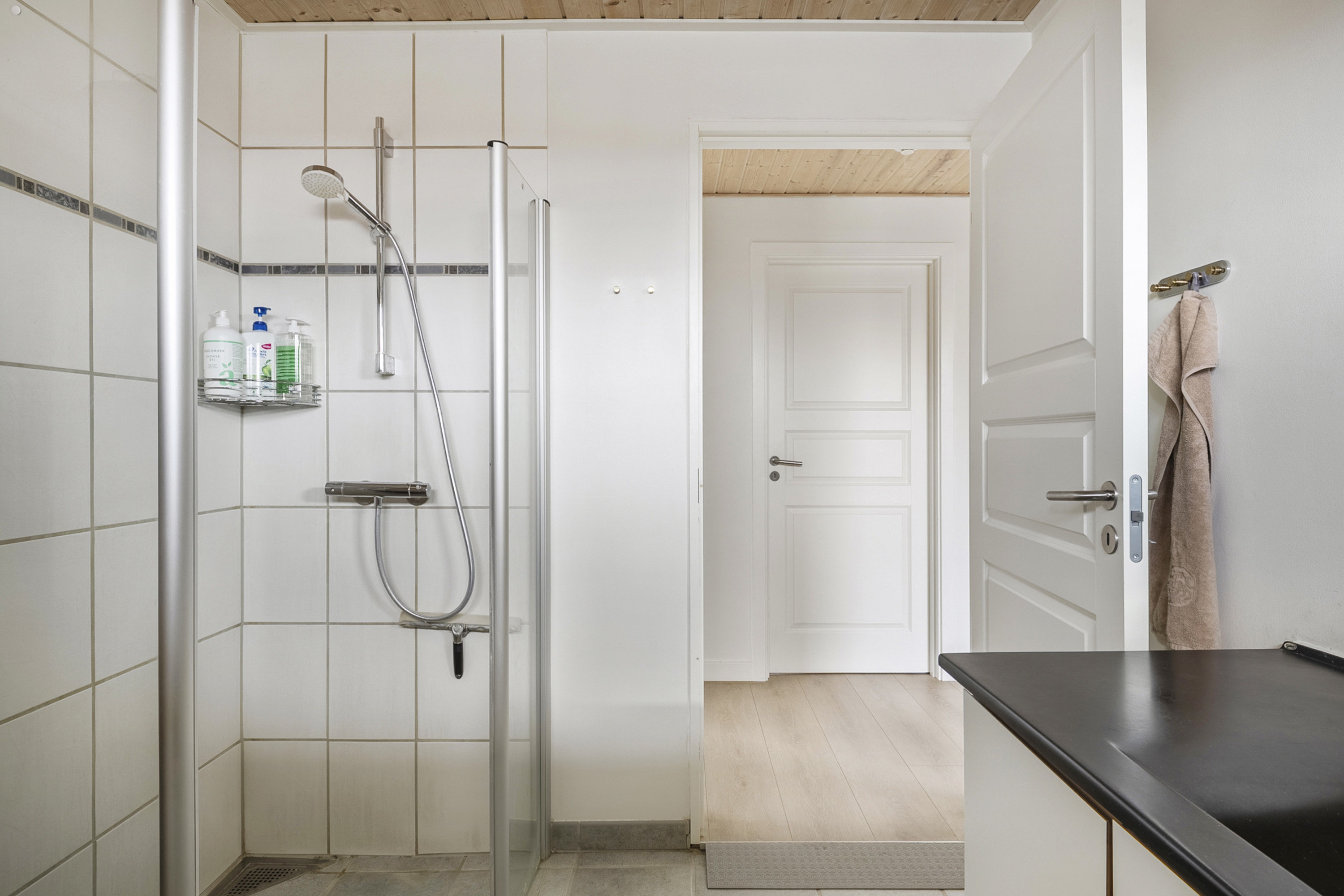 Fremhævet badeværelse billede i fuldskærmstilstand. Billede af Vejsager 11, 4241 Vemmelev