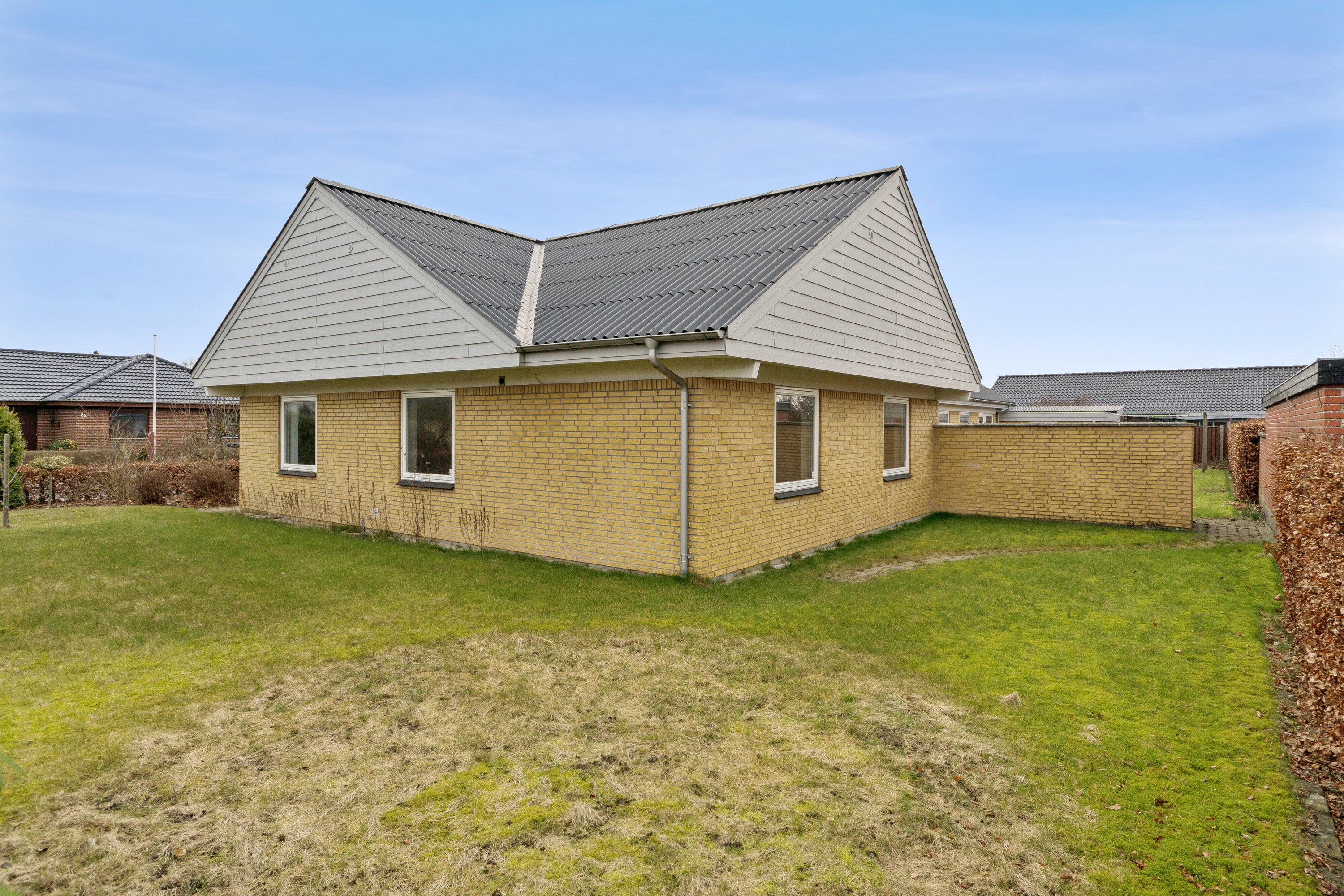 Fremhævet set fra haven billede i fuldskærmstilstand. Billede af Jens Holdgaards Vej 75, 7430 Ikast