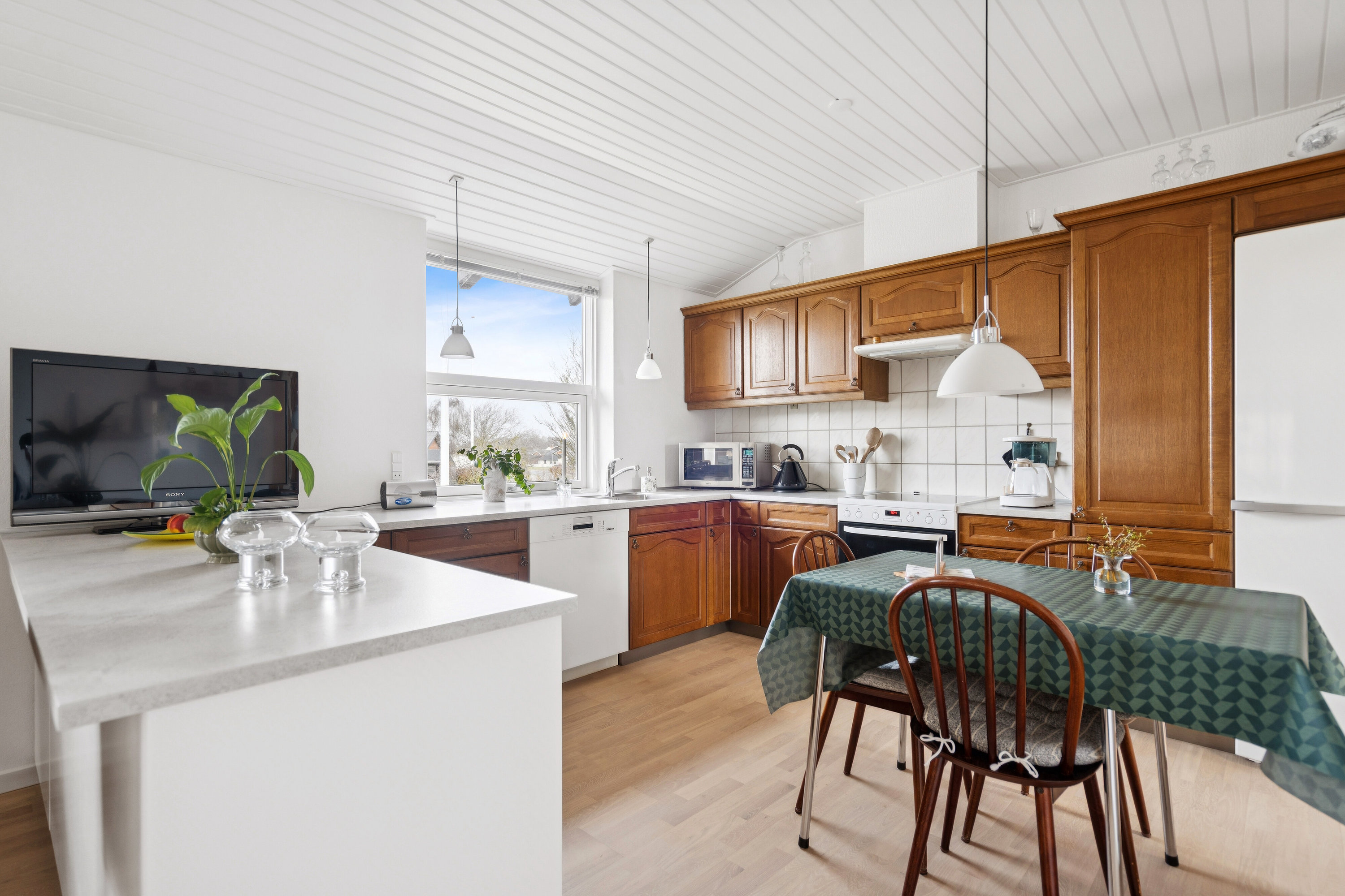 Fremhævet køkken billede i fuldskærmstilstand. Billede af Åkandevej 3, 9800 Hjørring