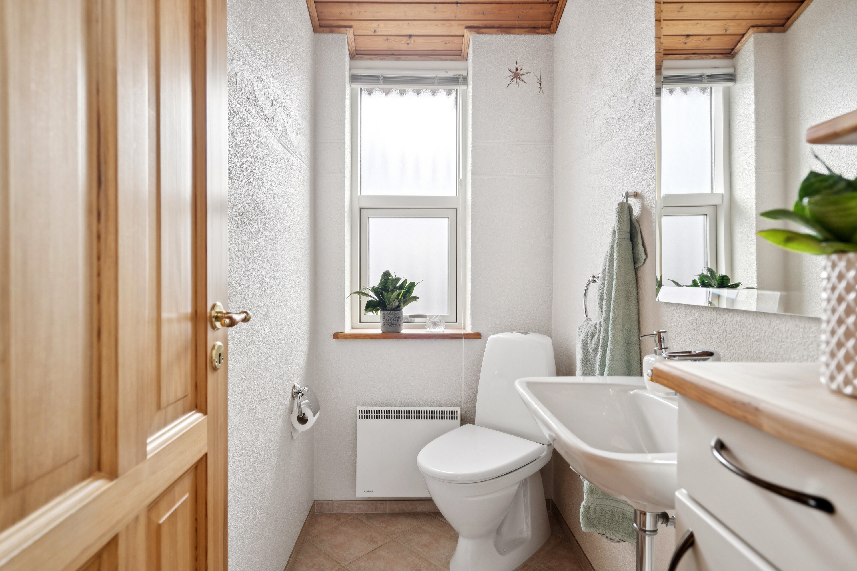 Fremhævet badeværelse billede i fuldskærmstilstand. Billede af Åkandevej 3, 9800 Hjørring