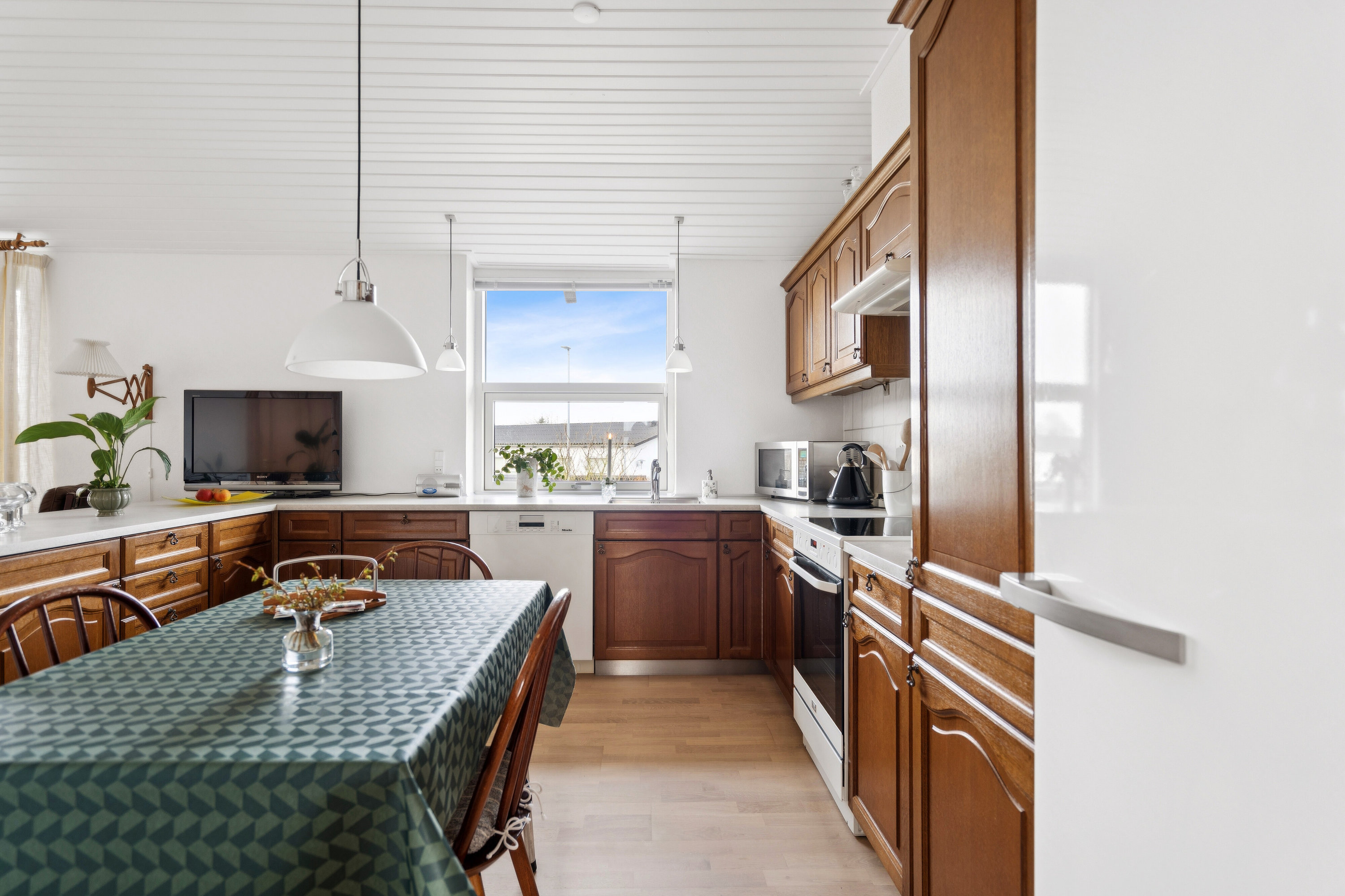 Fremhævet køkken billede i fuldskærmstilstand. Billede af Åkandevej 3, 9800 Hjørring