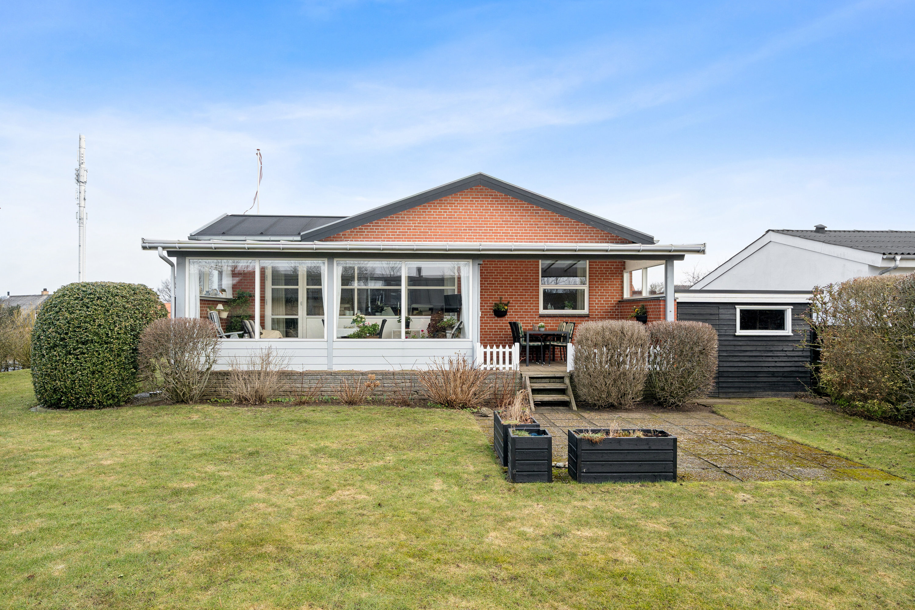 Fremhævet set fra haven billede i fuldskærmstilstand. Billede af Åkandevej 3, 9800 Hjørring