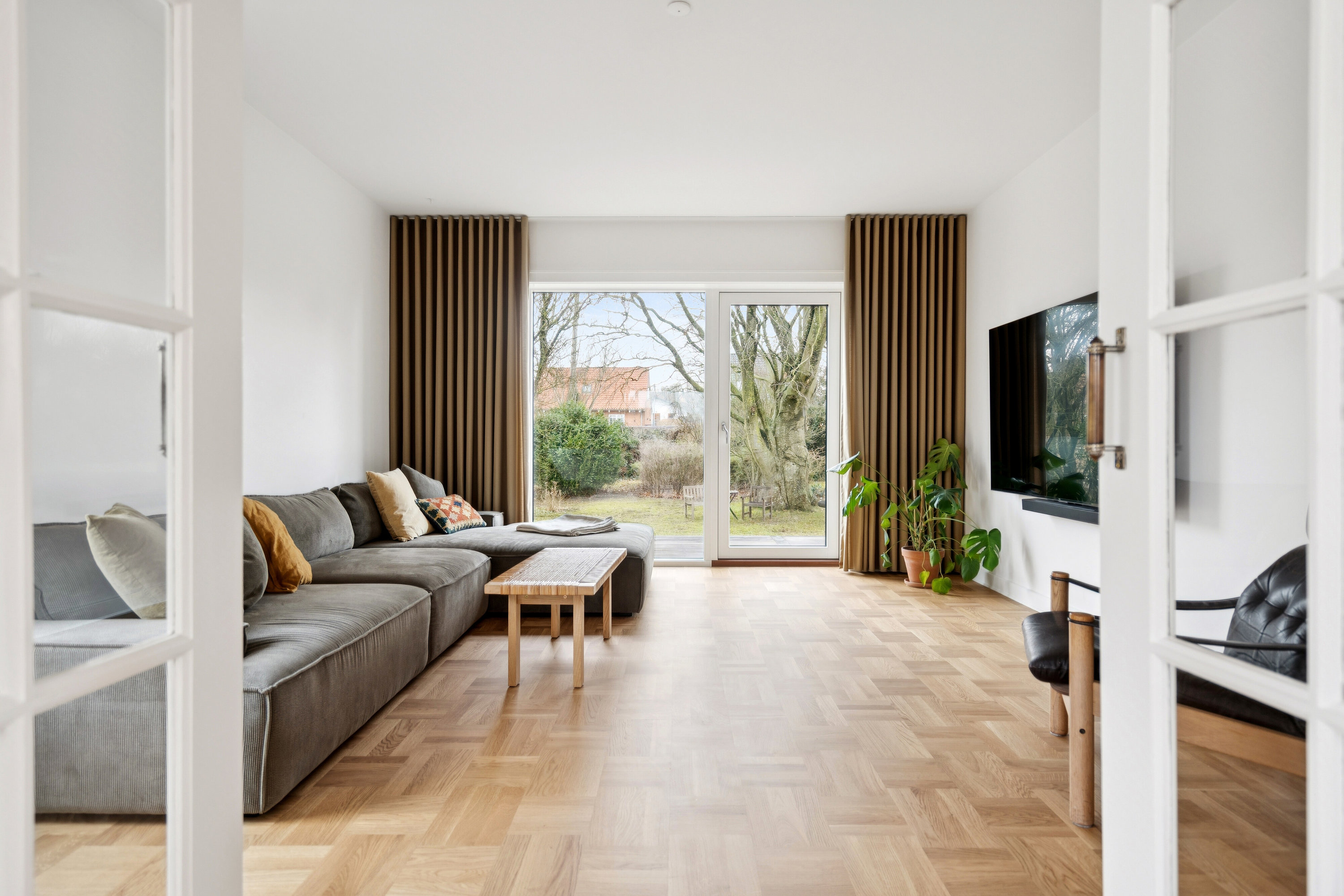 Fremhævet stue billede i fuldskærmstilstand. Billede af Græsvangen 3, 9800 Hjørring