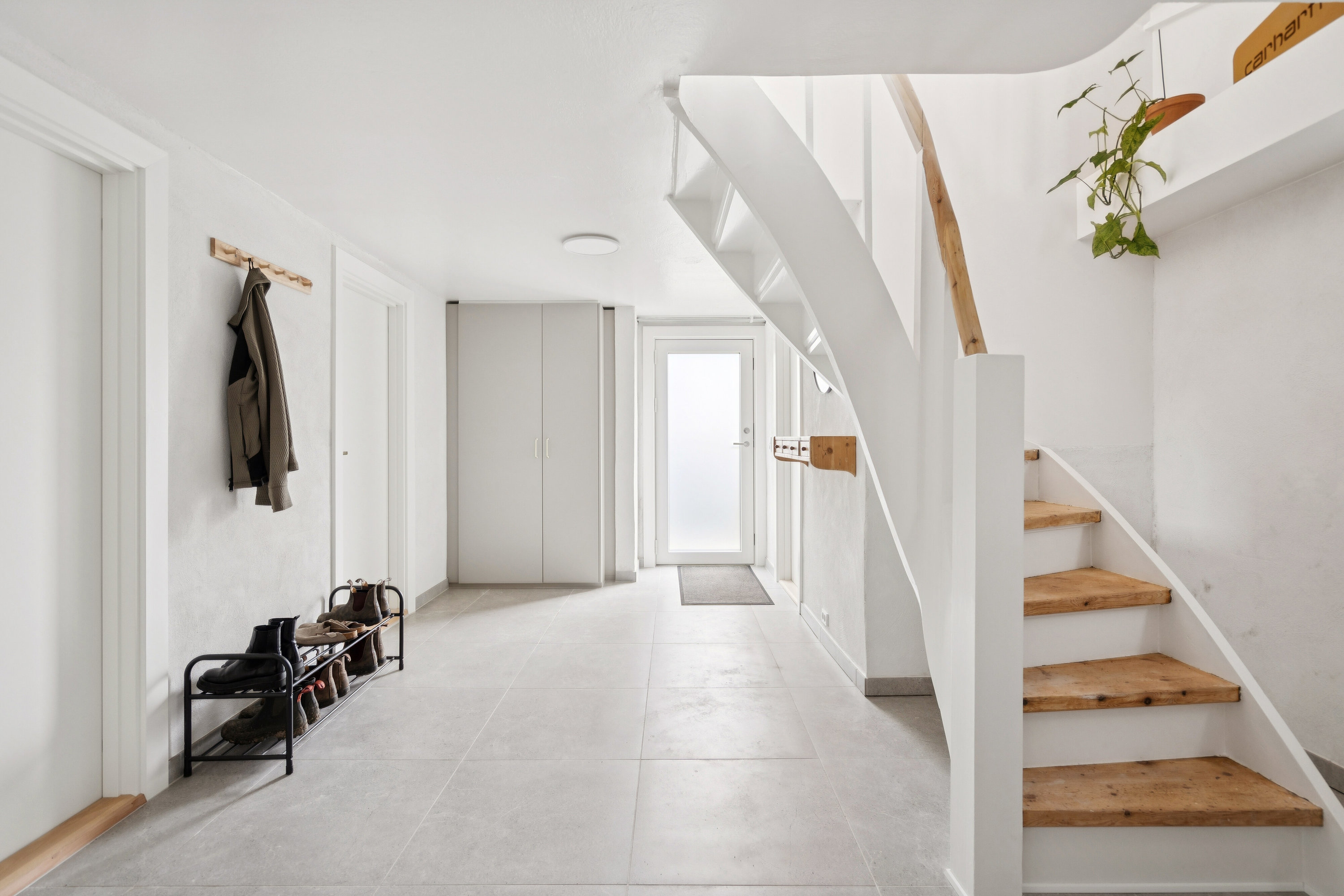 Fremhævet trappe billede i fuldskærmstilstand. Billede af Græsvangen 3, 9800 Hjørring