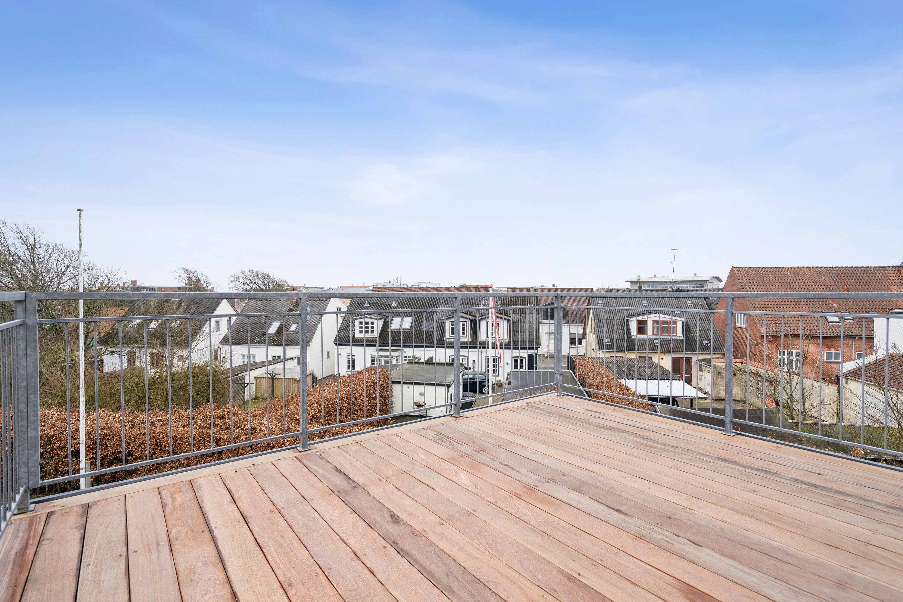 Fremhævet udendørs billede i fuldskærmstilstand. Billede af Græsvangen 3, 9800 Hjørring