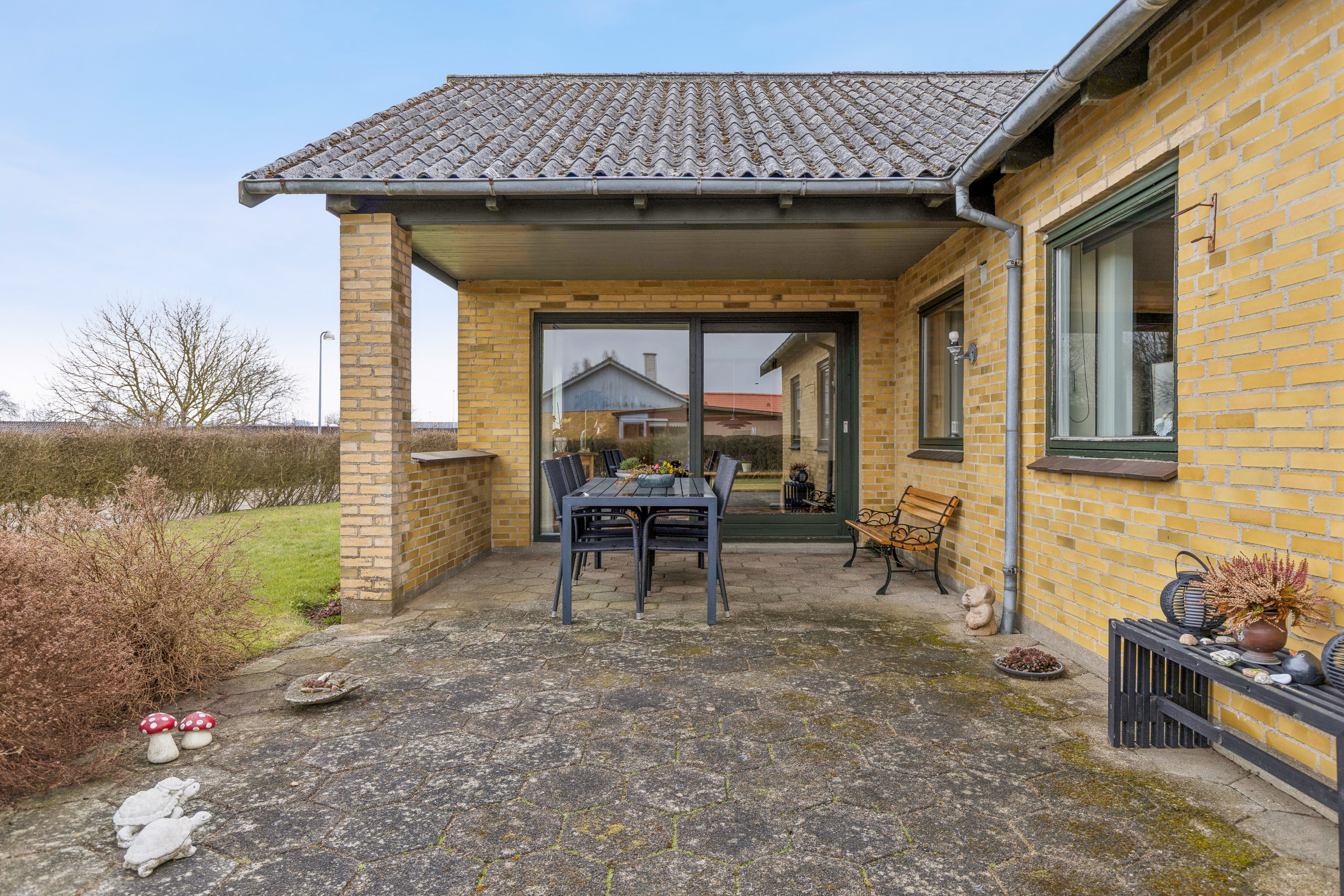 Fremhævet terrasse billede i fuldskærmstilstand. Billede af Solbakkevej 2, 4520 Svinninge