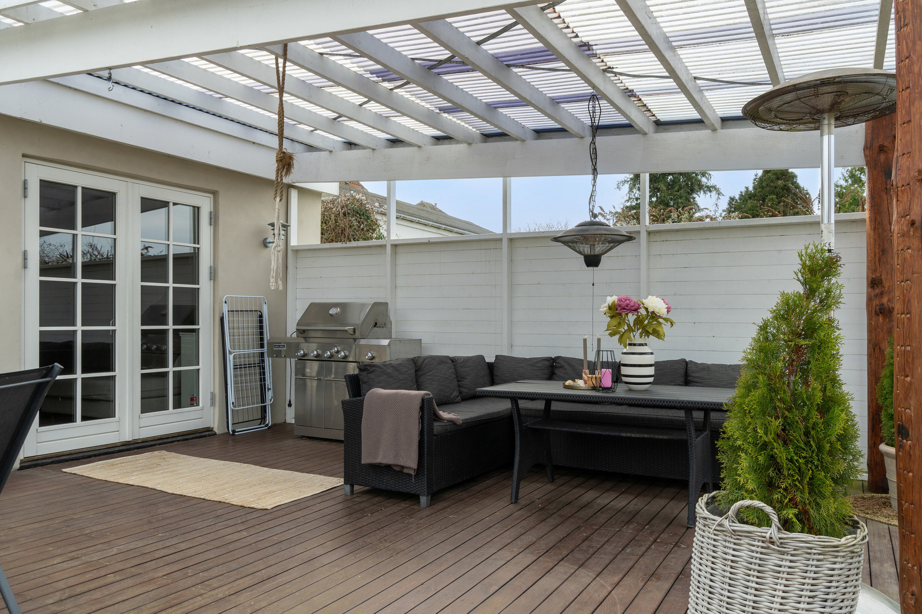 Fremhævet overdækket terrasse billede i fuldskærmstilstand. Billede af Rolighedsvej 27, 4200 Slagelse