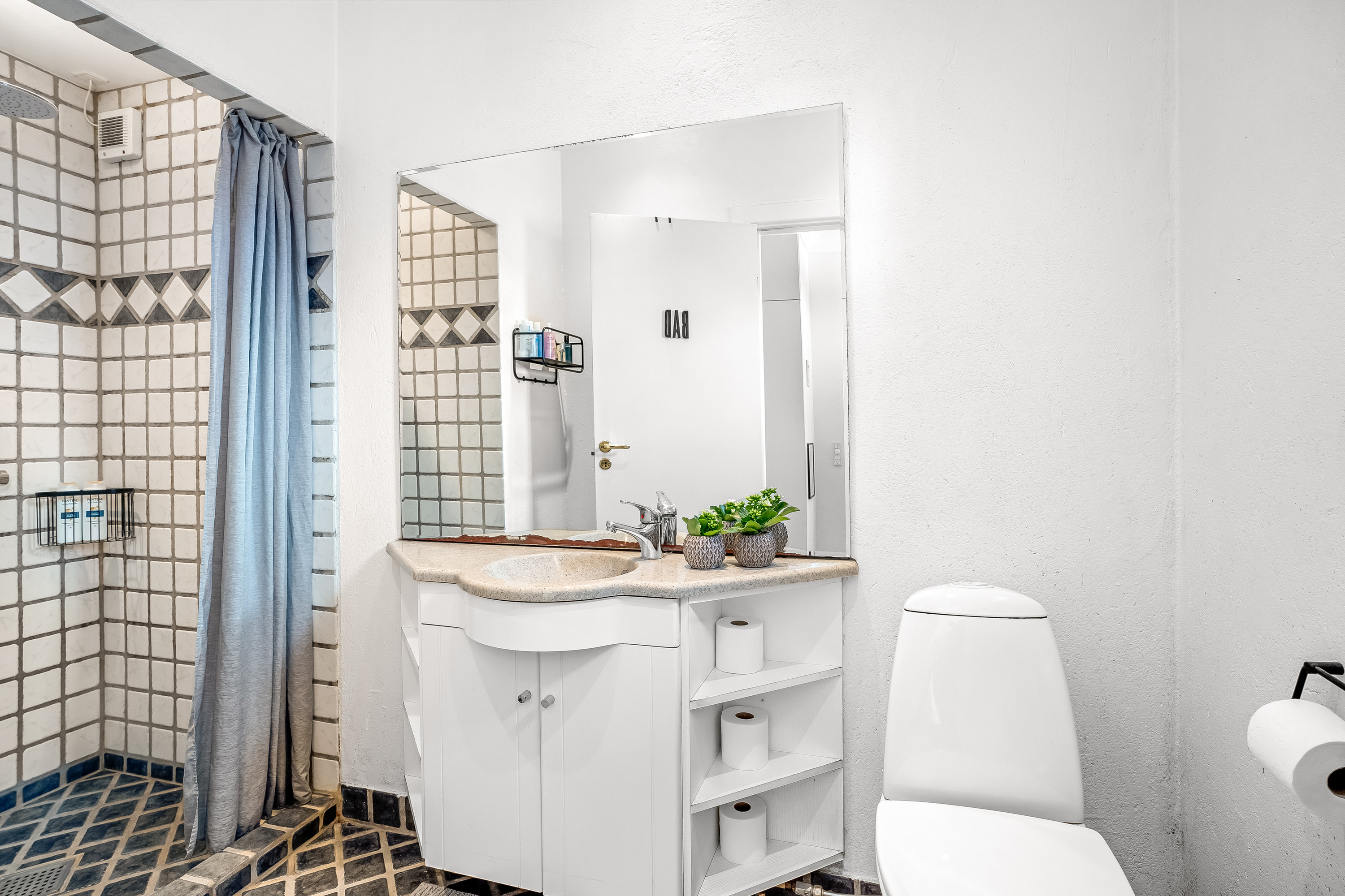 Fremhævet badeværelse billede i fuldskærmstilstand. Billede af Refshalevej 44, 4930 Maribo