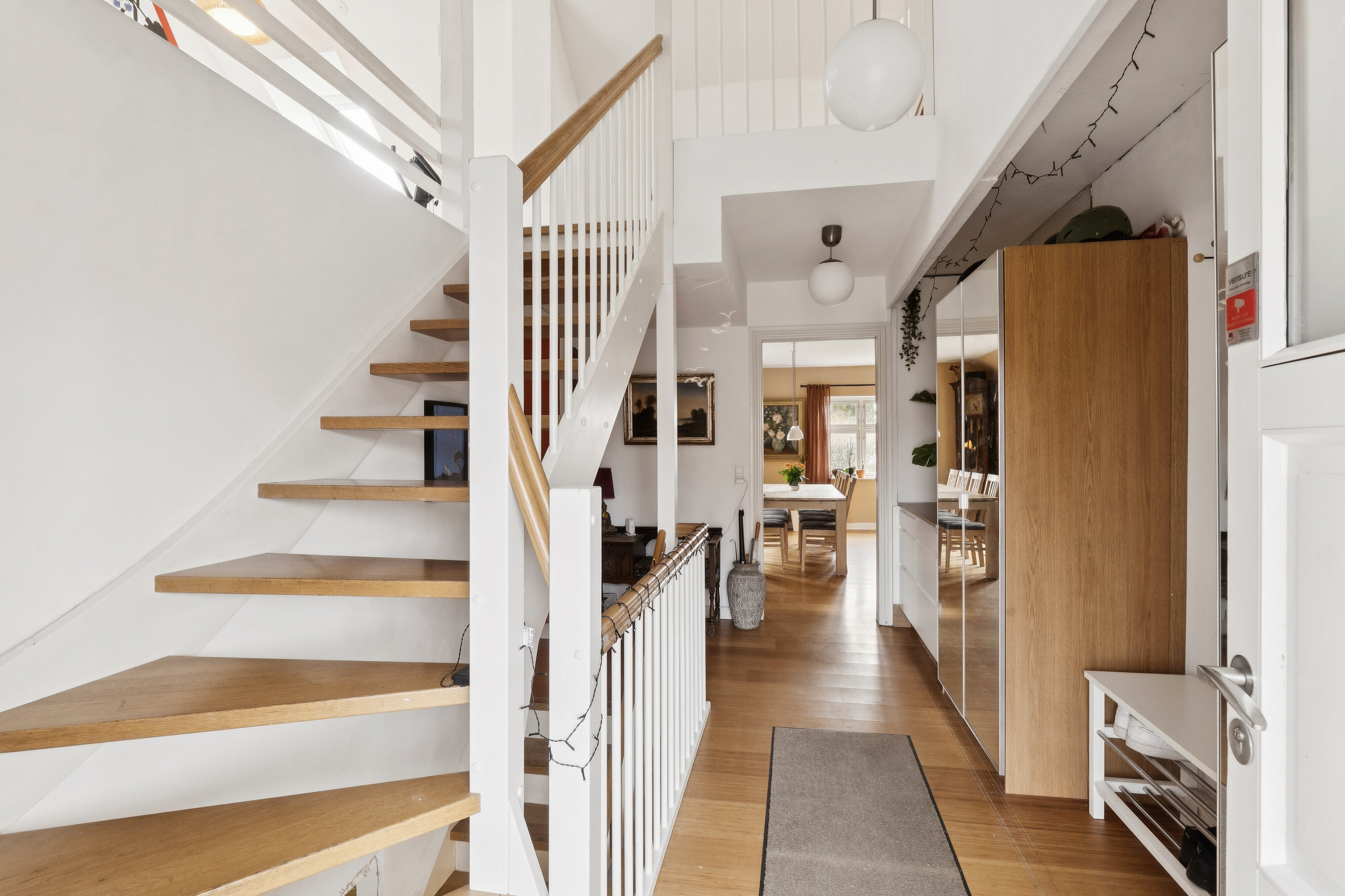 Fremhævet trappe billede i fuldskærmstilstand. Billede af Kløverdalen 3, 4000 Roskilde