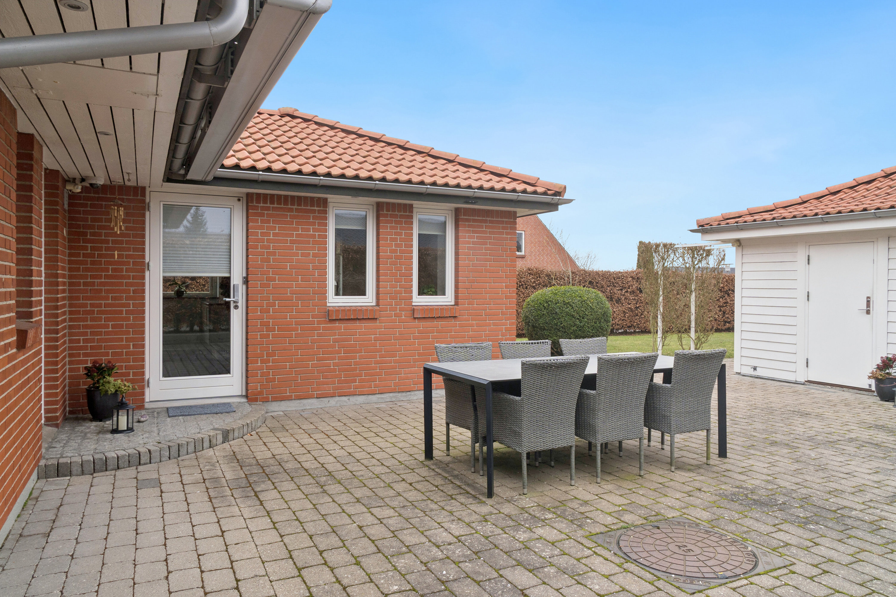 Fremhævet terrasse billede i fuldskærmstilstand. Billede af Lyndbyparken 12, Lyndby, 4070 Kirke Hyllinge