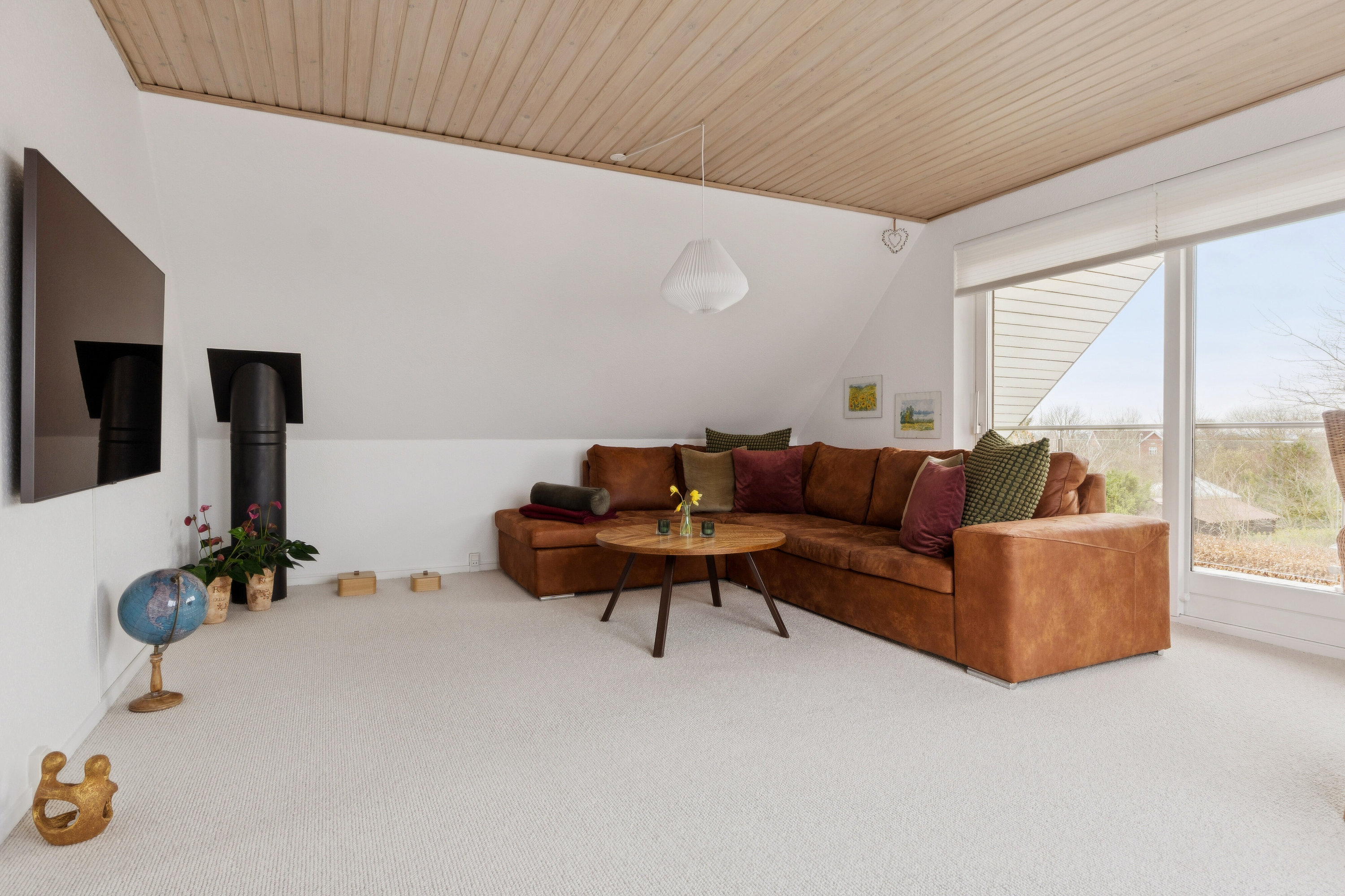 Fremhævet stue billede i fuldskærmstilstand. Billede af Lyndbyparken 12, Lyndby, 4070 Kirke Hyllinge