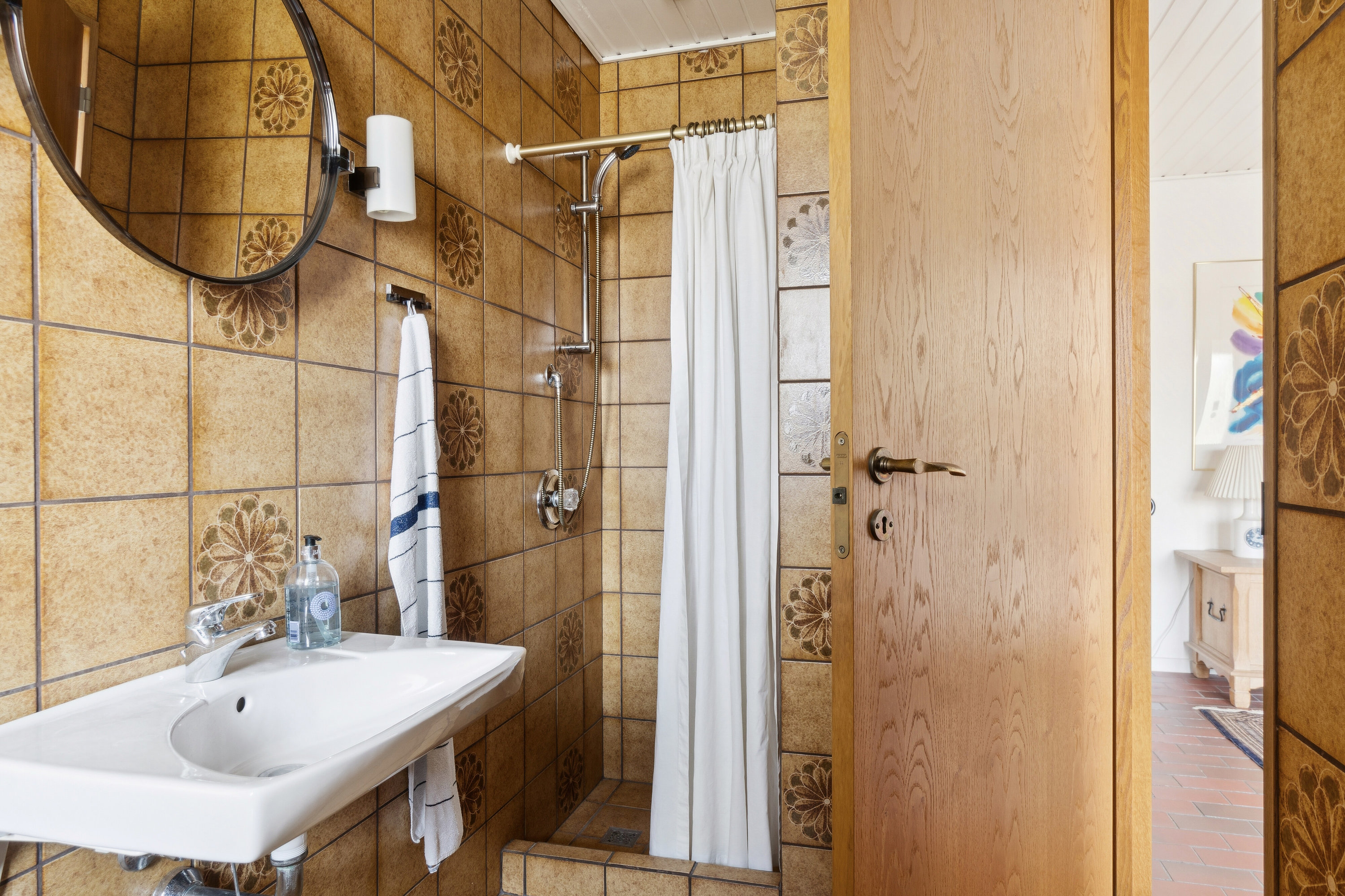 Fremhævet badeværelse billede i fuldskærmstilstand. Billede af Kløvervej 32, 4270 Høng