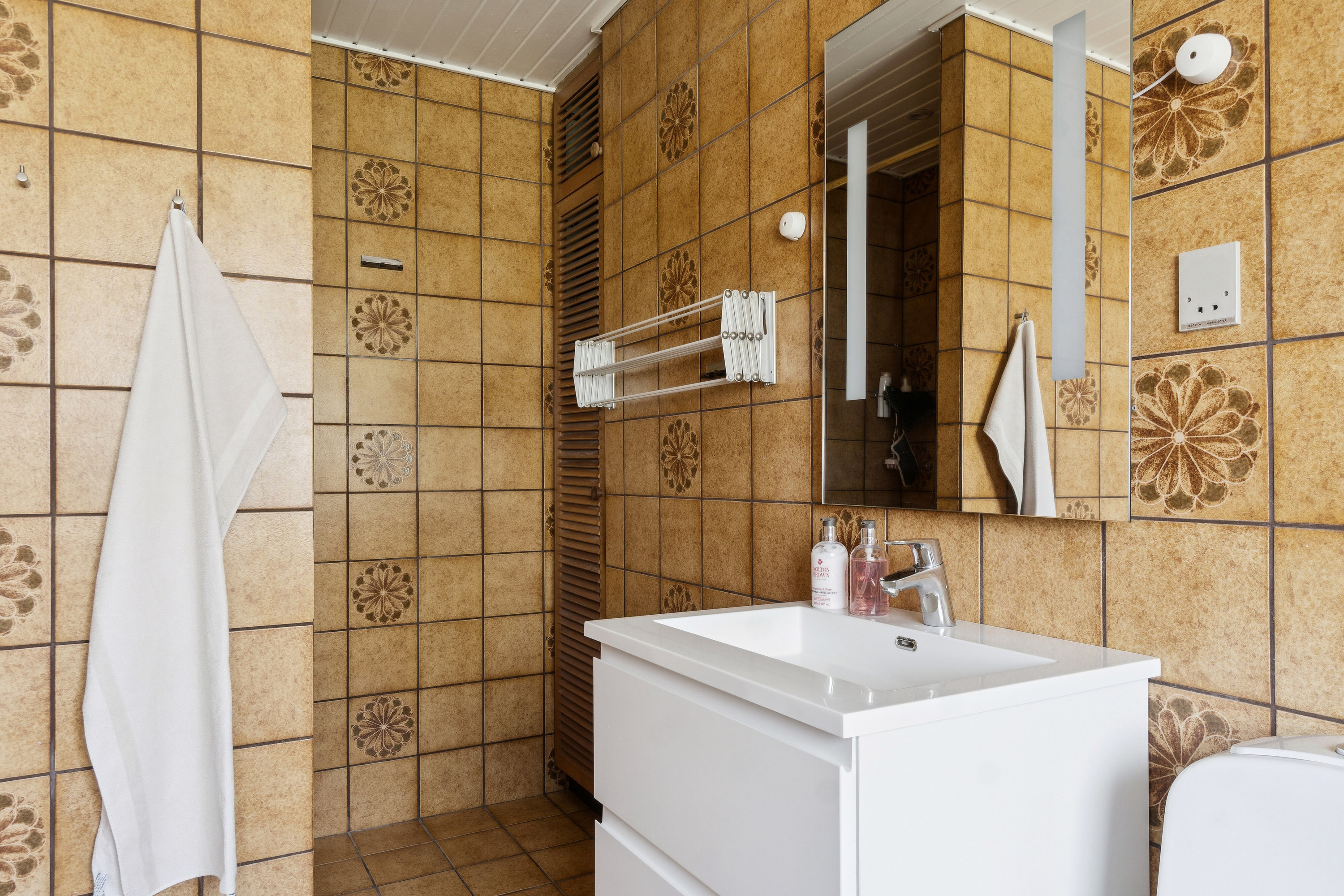 Fremhævet badeværelse billede i fuldskærmstilstand. Billede af Kløvervej 32, 4270 Høng