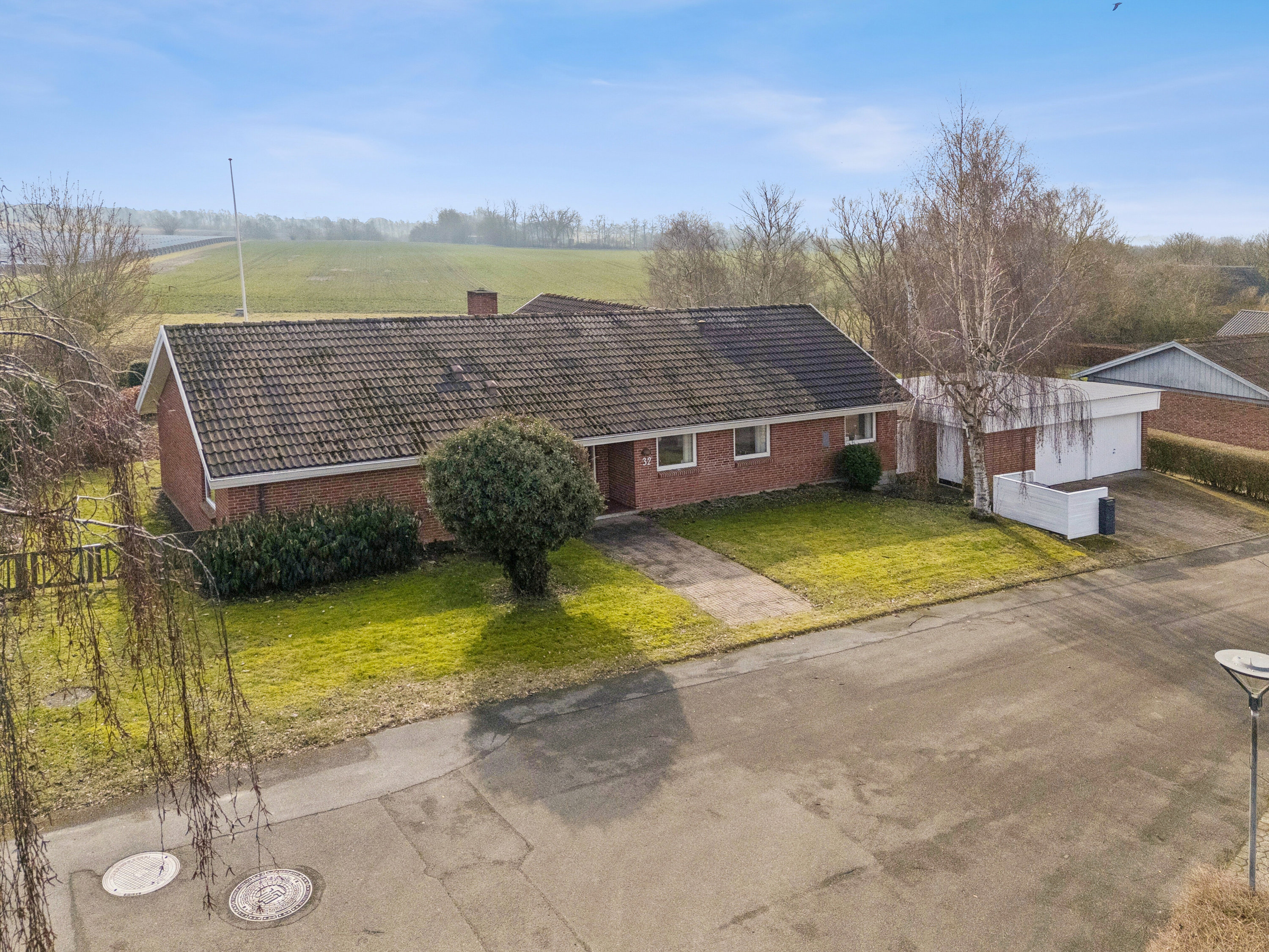 Fremhævet udendørs billede i fuldskærmstilstand. Billede af Kløvervej 32, 4270 Høng