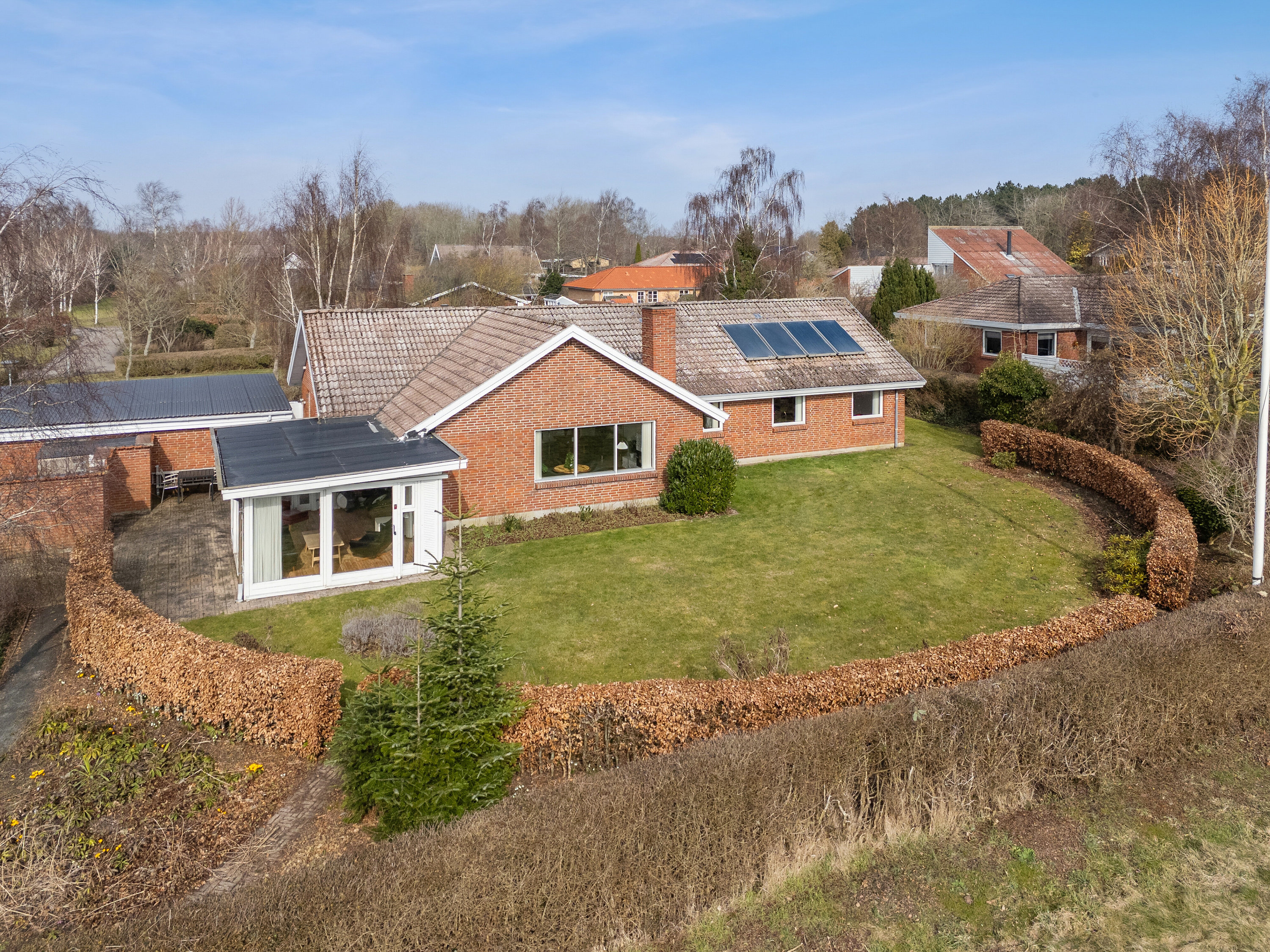 Fremhævet udendørs billede i fuldskærmstilstand. Billede af Kløvervej 32, 4270 Høng