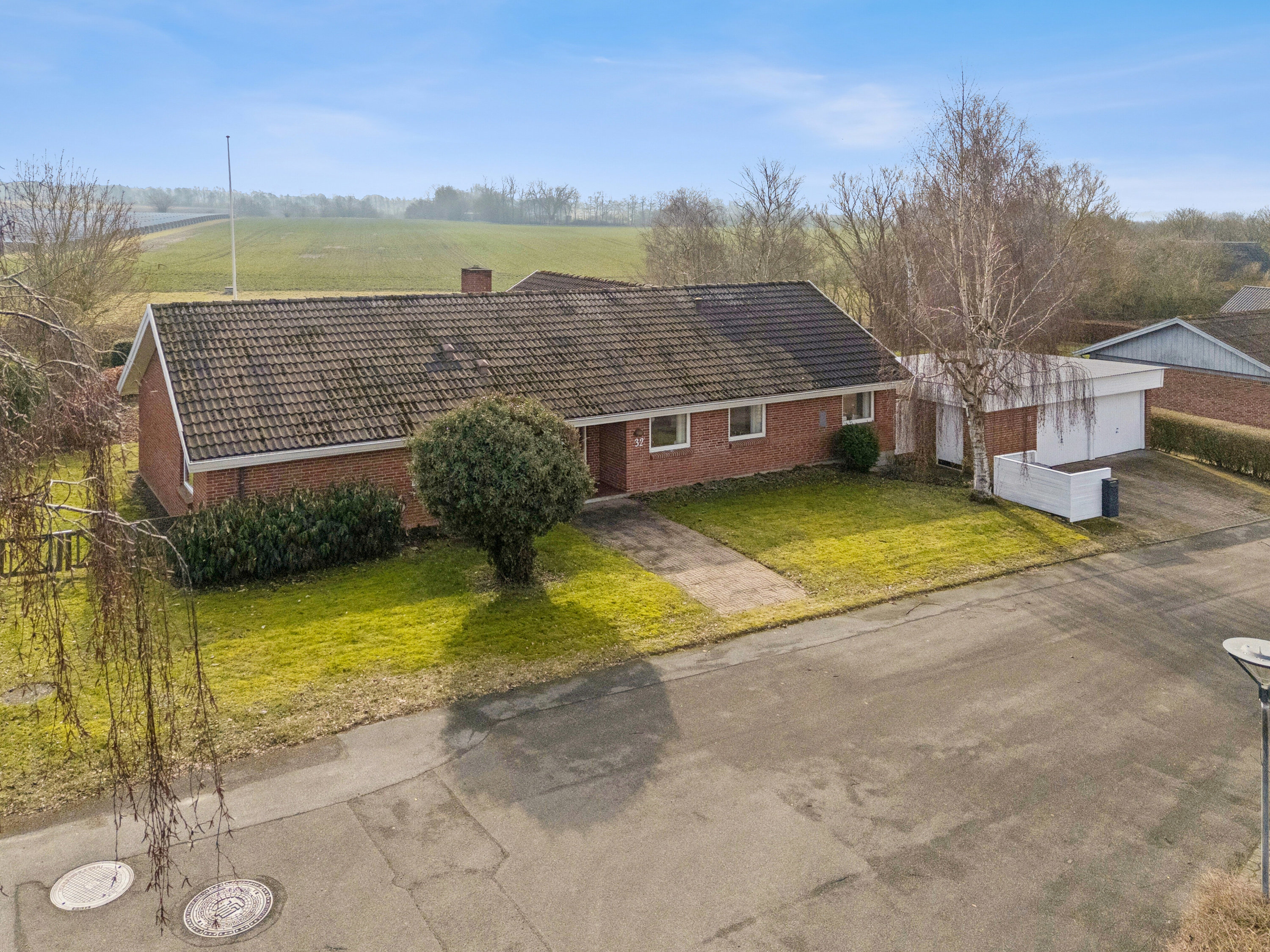 Fremhævet udendørs billede i fuldskærmstilstand. Billede af Kløvervej 32, 4270 Høng