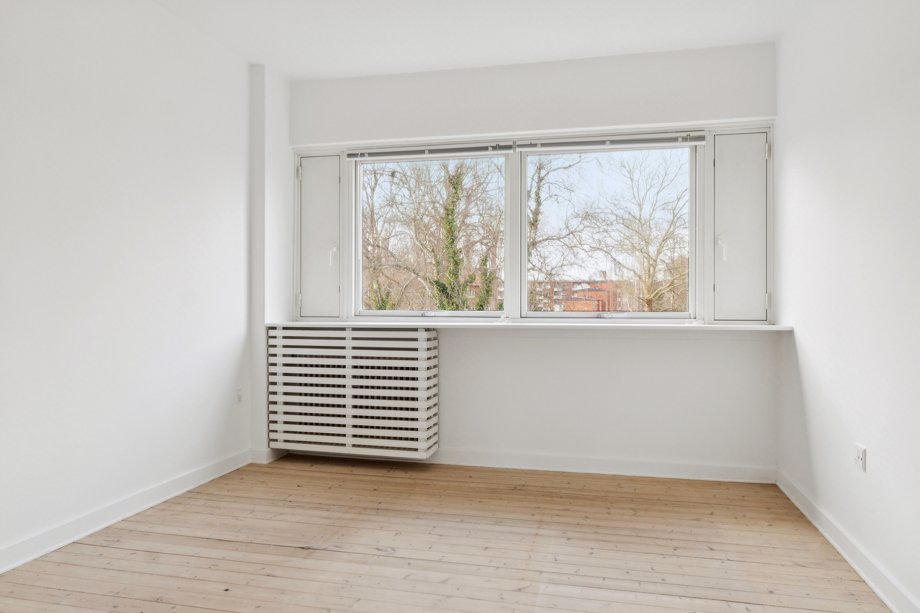 Fremhævet stue billede i fuldskærmstilstand. Billede af Ulrikkenborg Plads 10D, 2. th., 2800 Kongens Lyngby