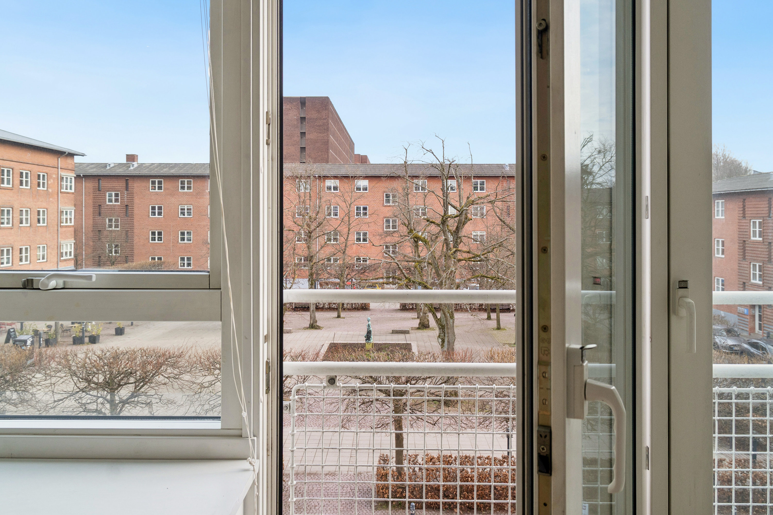 Fremhævet udsigt billede i fuldskærmstilstand. Billede af Ulrikkenborg Plads 10D, 2. th., 2800 Kongens Lyngby