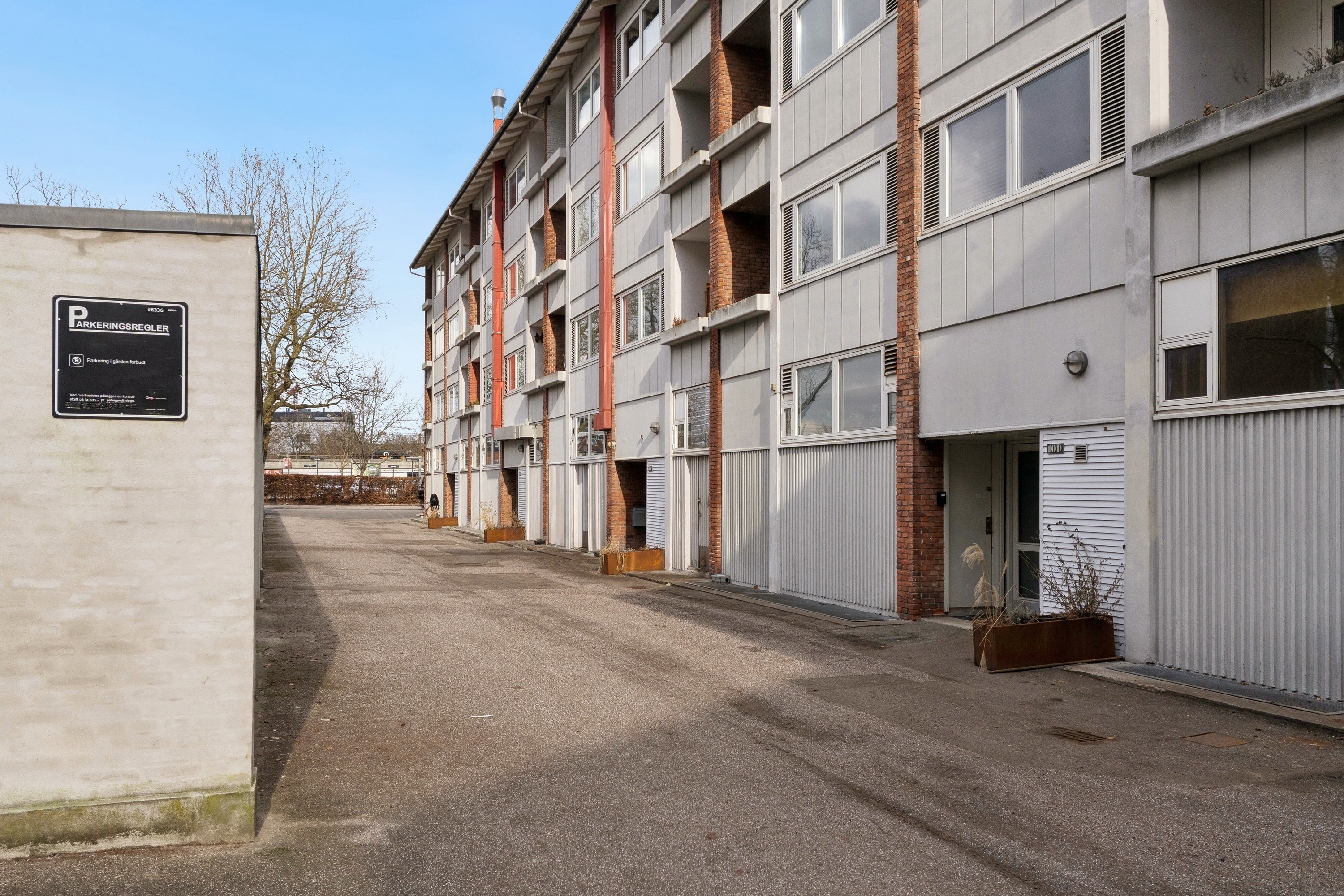 Fremhævet udendørs billede i fuldskærmstilstand. Billede af Ulrikkenborg Plads 10D, 2. th., 2800 Kongens Lyngby