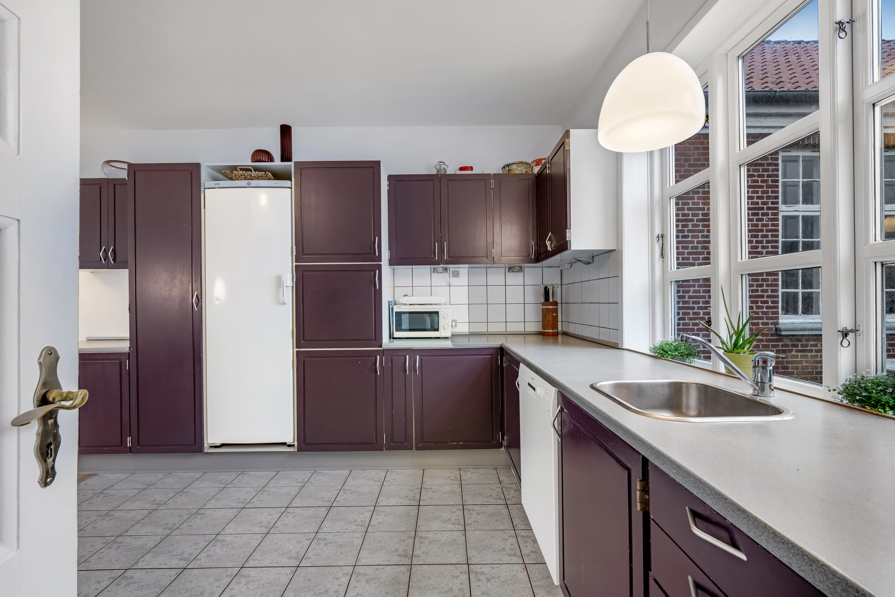 Fremhævet køkken billede i fuldskærmstilstand. Billede af Tim Kirkevej 28A, 6980 Tim