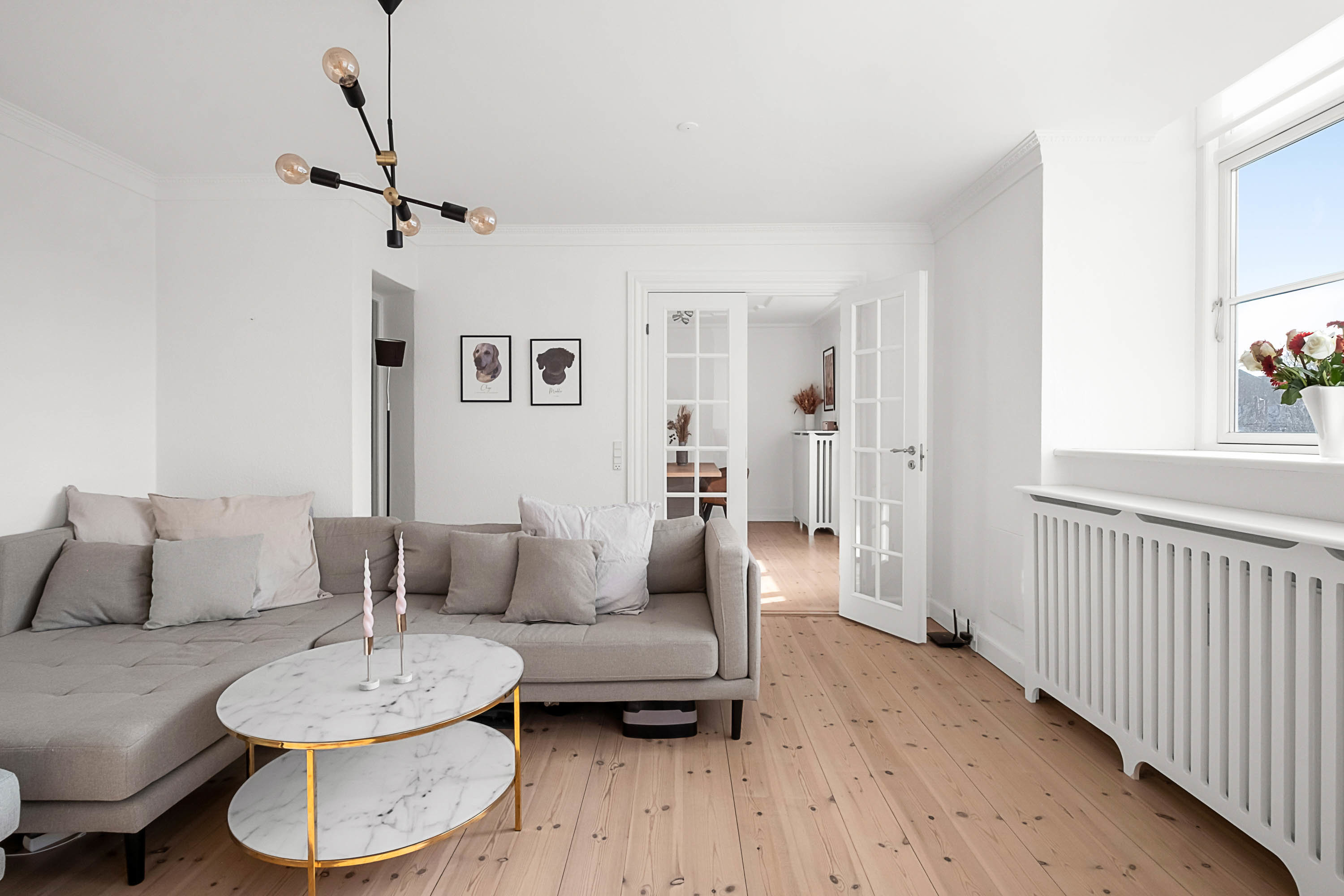 Fremhævet stue billede i fuldskærmstilstand. Billede af Stadion Allé 33, kld.., 8000 Aarhus C