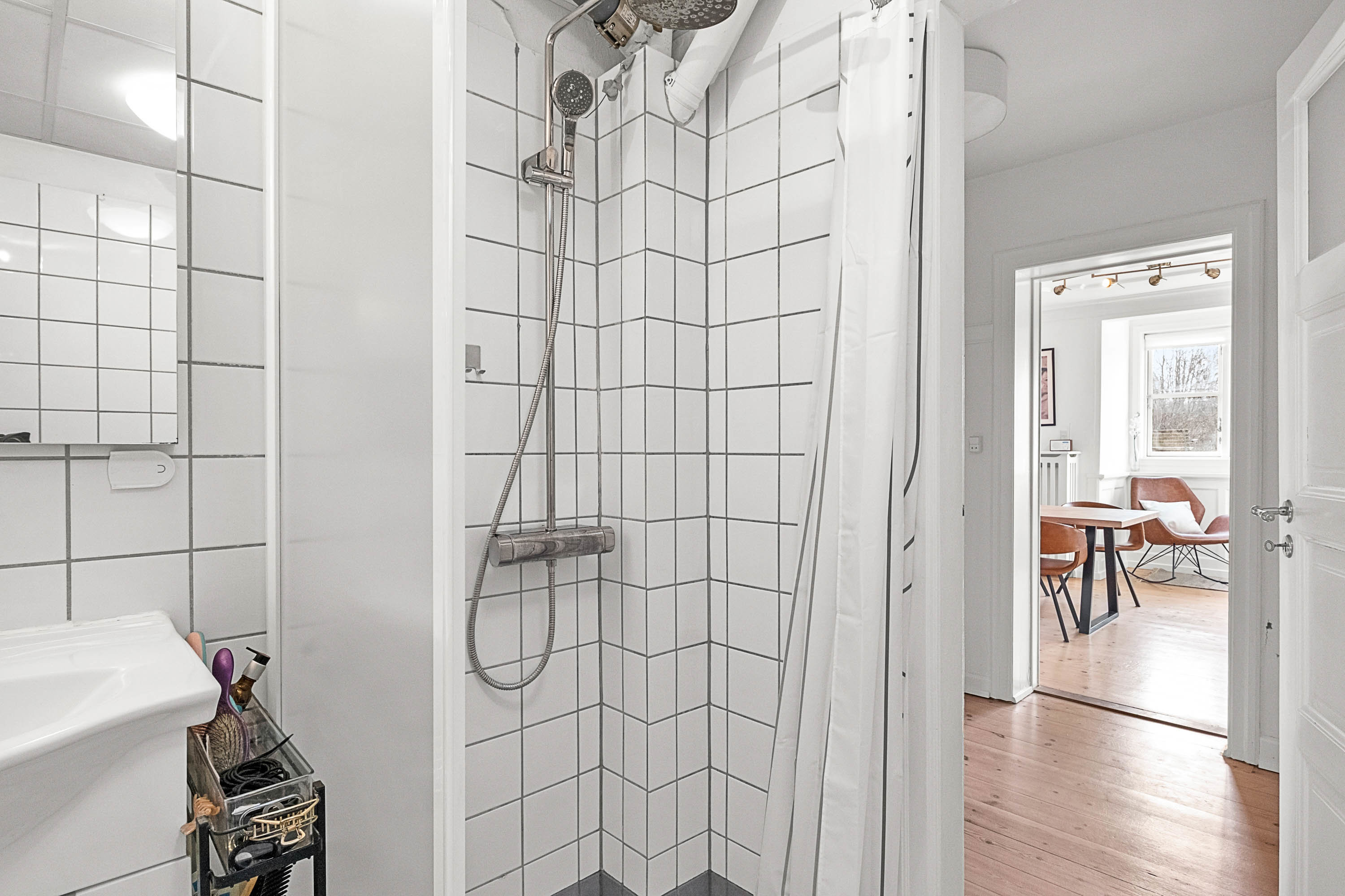 Fremhævet badeværelse billede i fuldskærmstilstand. Billede af Stadion Allé 33, kld.., 8000 Aarhus C