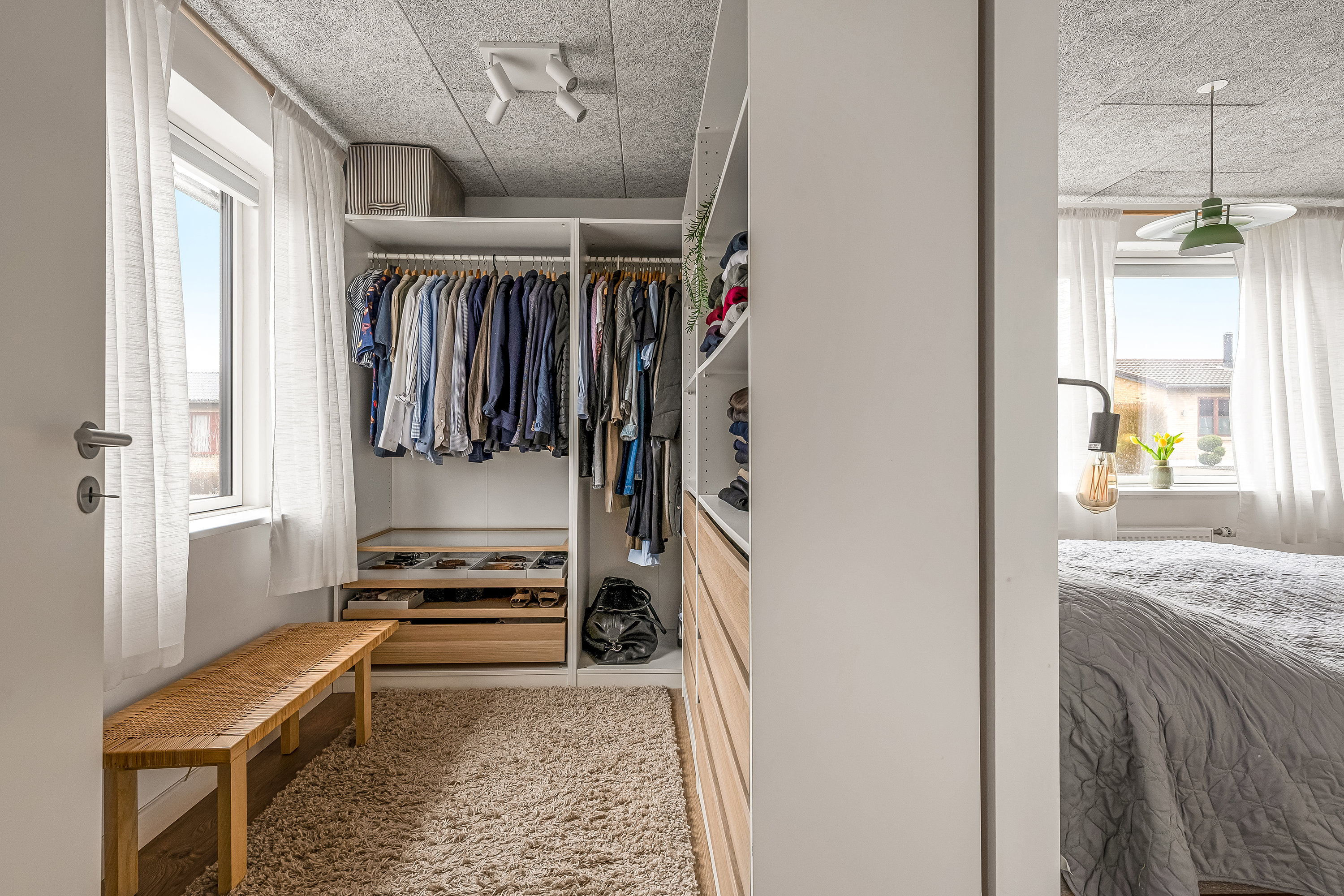 Fremhævet garderobe billede i fuldskærmstilstand. Billede af Baunevej 6, Tjørring, 7400 Herning