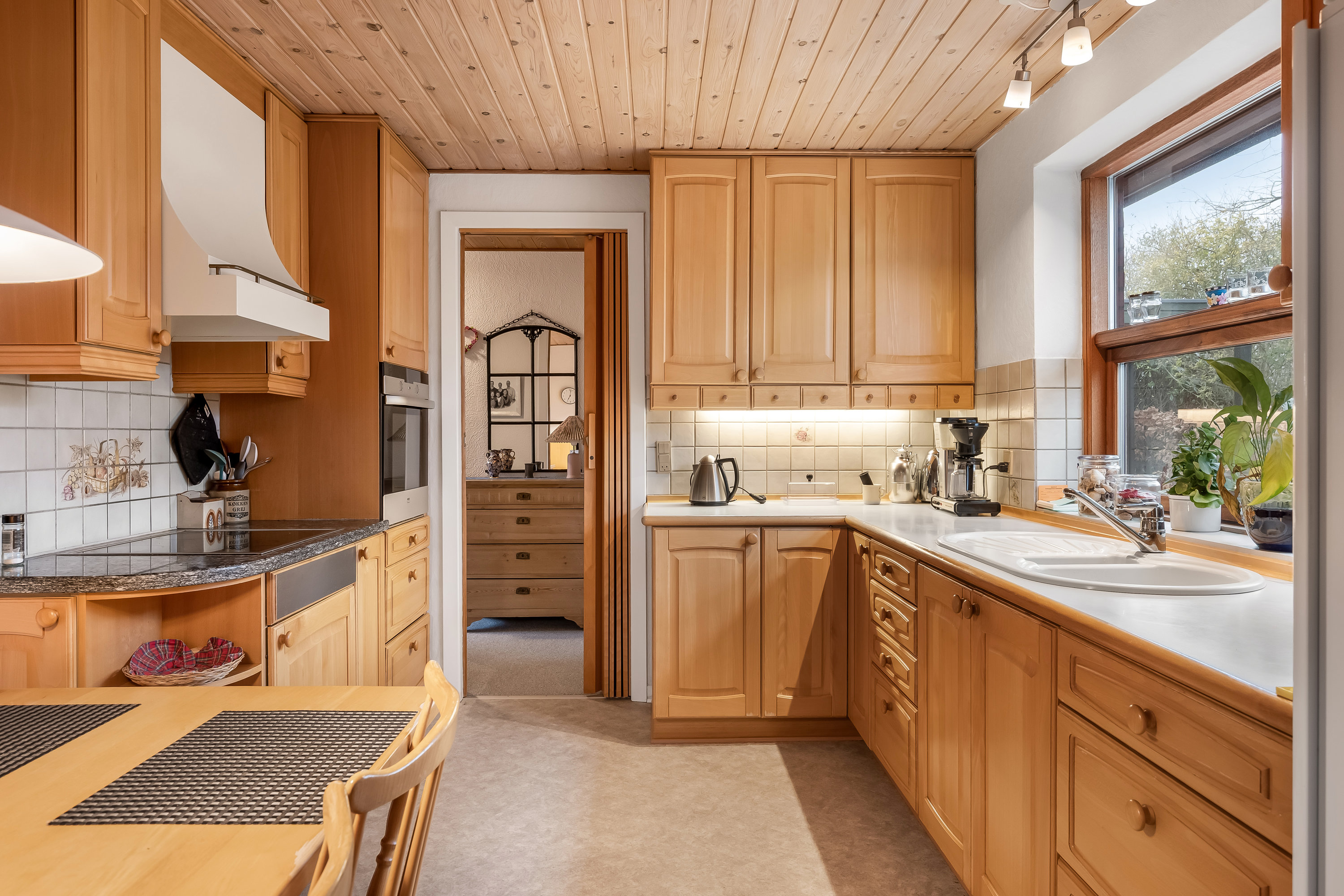 Fremhævet køkken billede i fuldskærmstilstand. Billede af Christian Richardts Vej 1, 6800 Varde