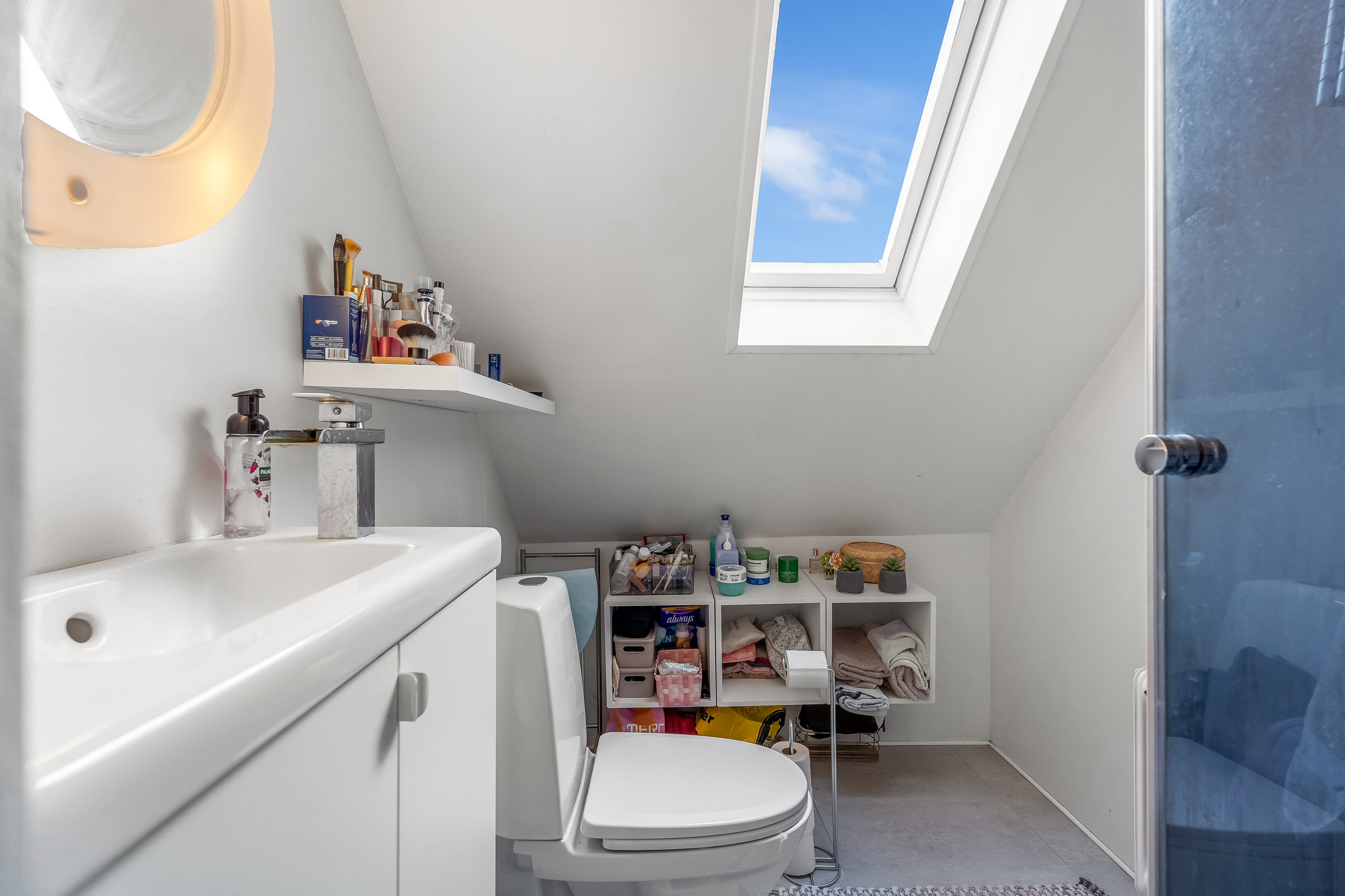 Fremhævet toilet billede i fuldskærmstilstand. Billede af Frederiksgade 1, 4800 Nykøbing F