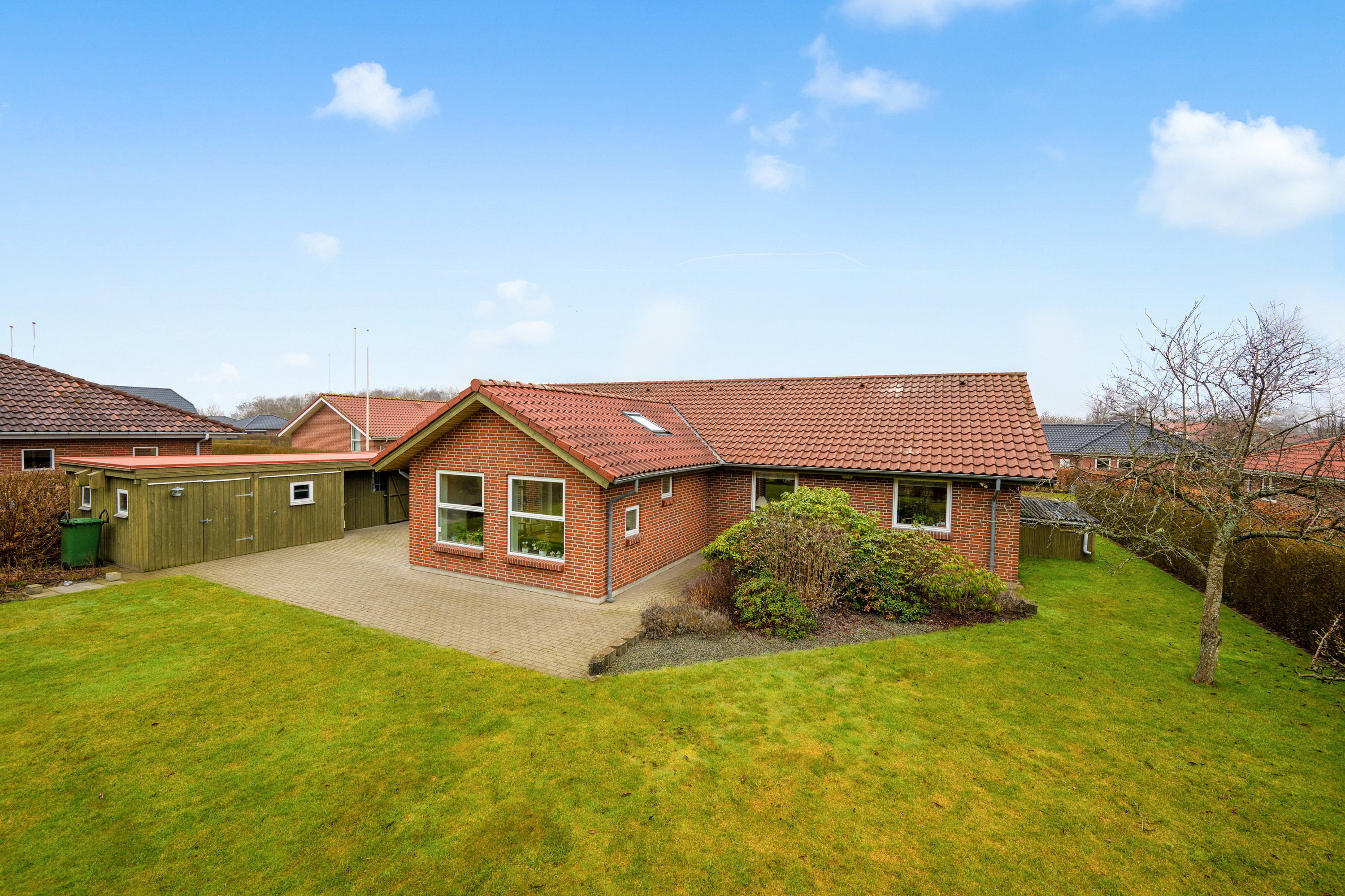 Fremhævet facade billede i fuldskærmstilstand. Billede af Oldagervænget 26, 6900 Skjern