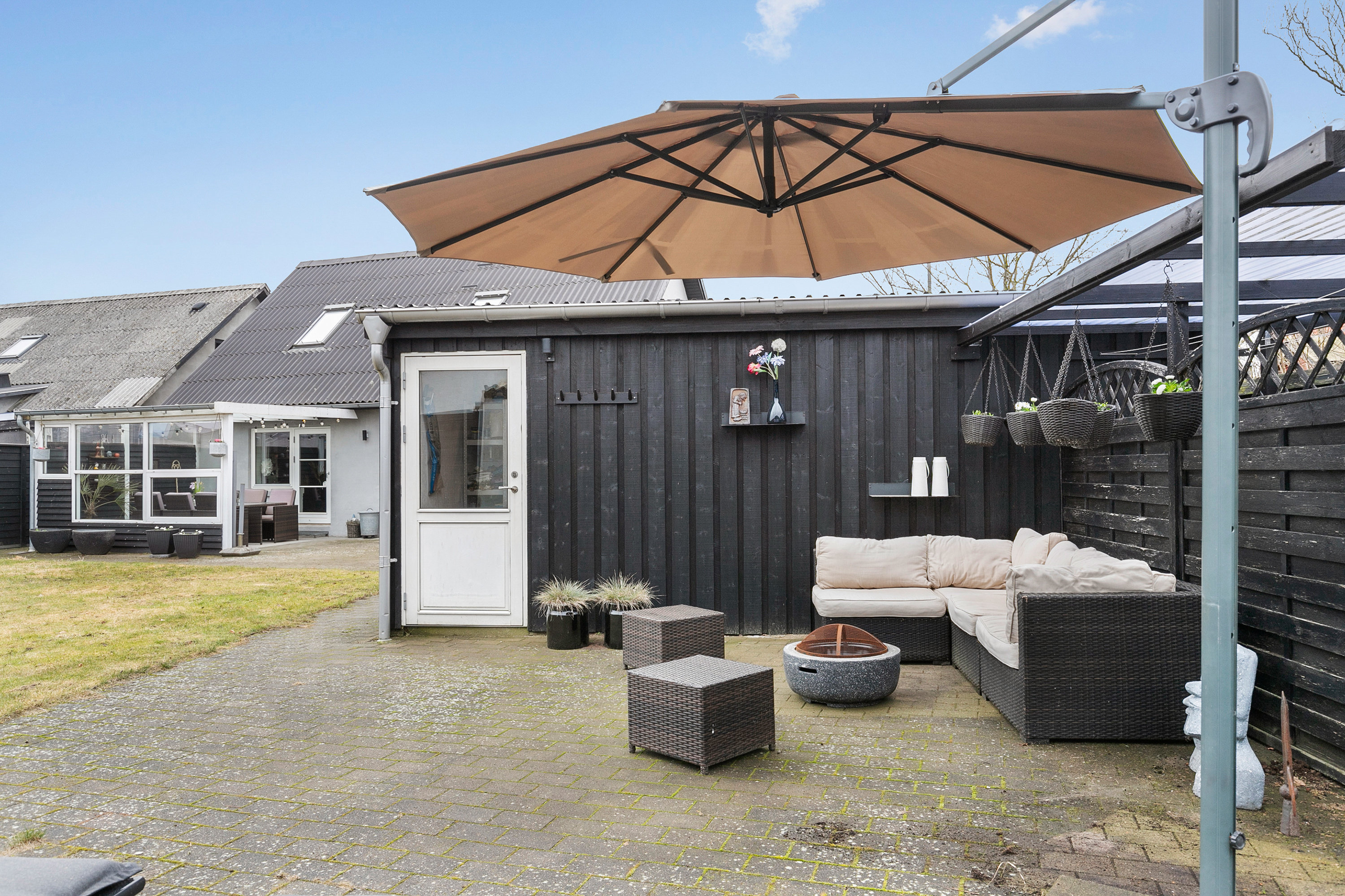 Fremhævet terrasse billede i fuldskærmstilstand. Billede af Frilandsvej 86, 9800 Hjørring