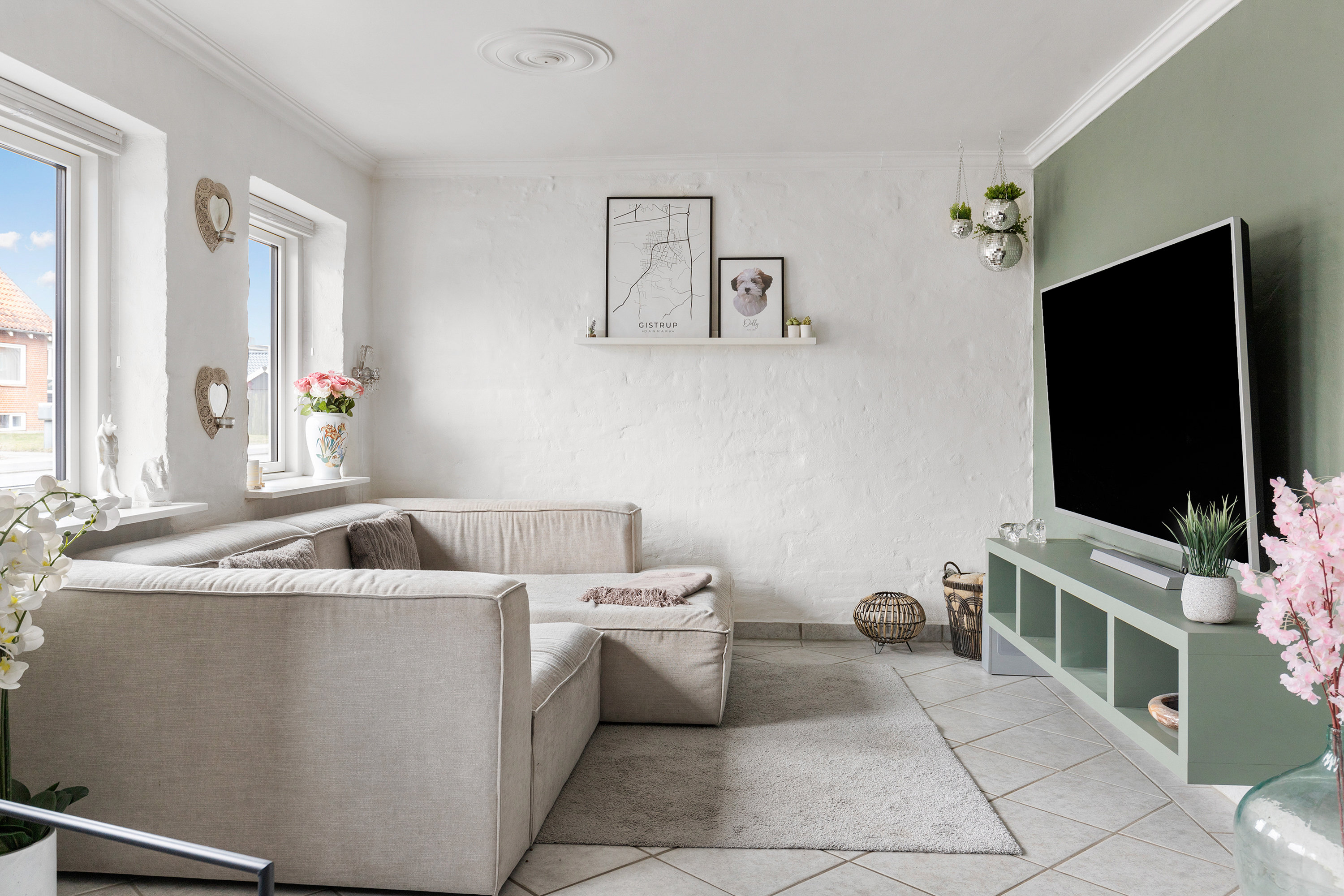 Fremhævet stue billede i fuldskærmstilstand. Billede af Frilandsvej 86, 9800 Hjørring