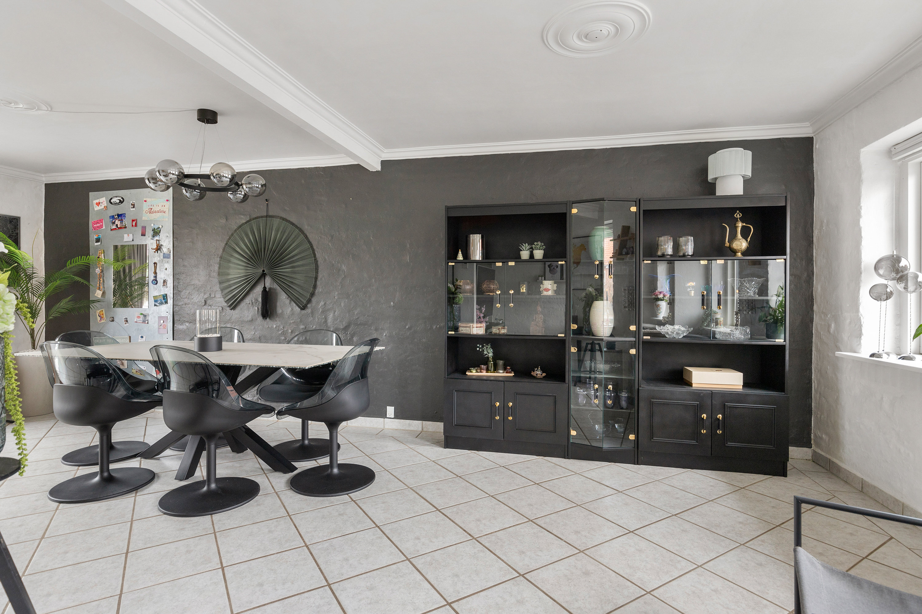 Fremhævet stue billede i fuldskærmstilstand. Billede af Frilandsvej 86, 9800 Hjørring