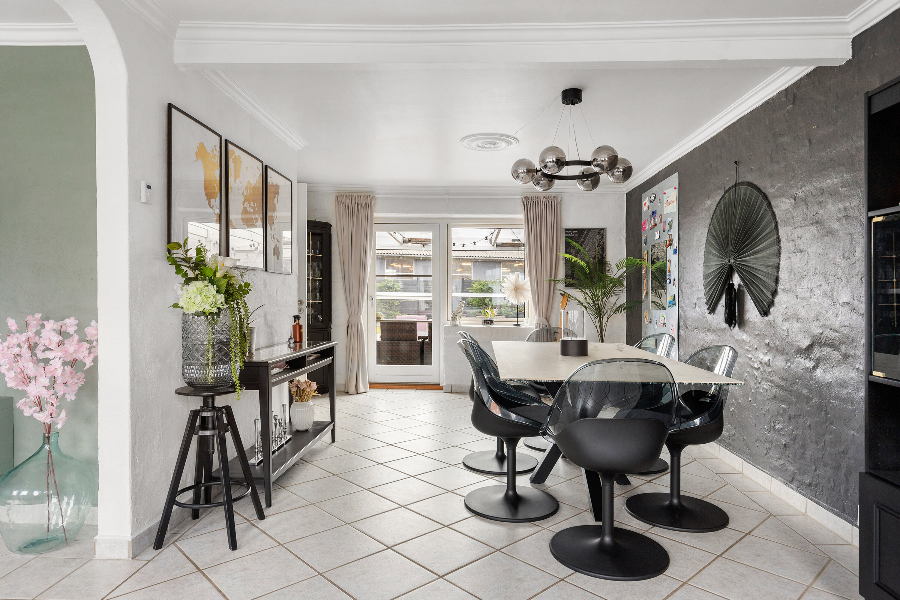 Fremhævet stue billede i fuldskærmstilstand. Billede af Frilandsvej 86, 9800 Hjørring