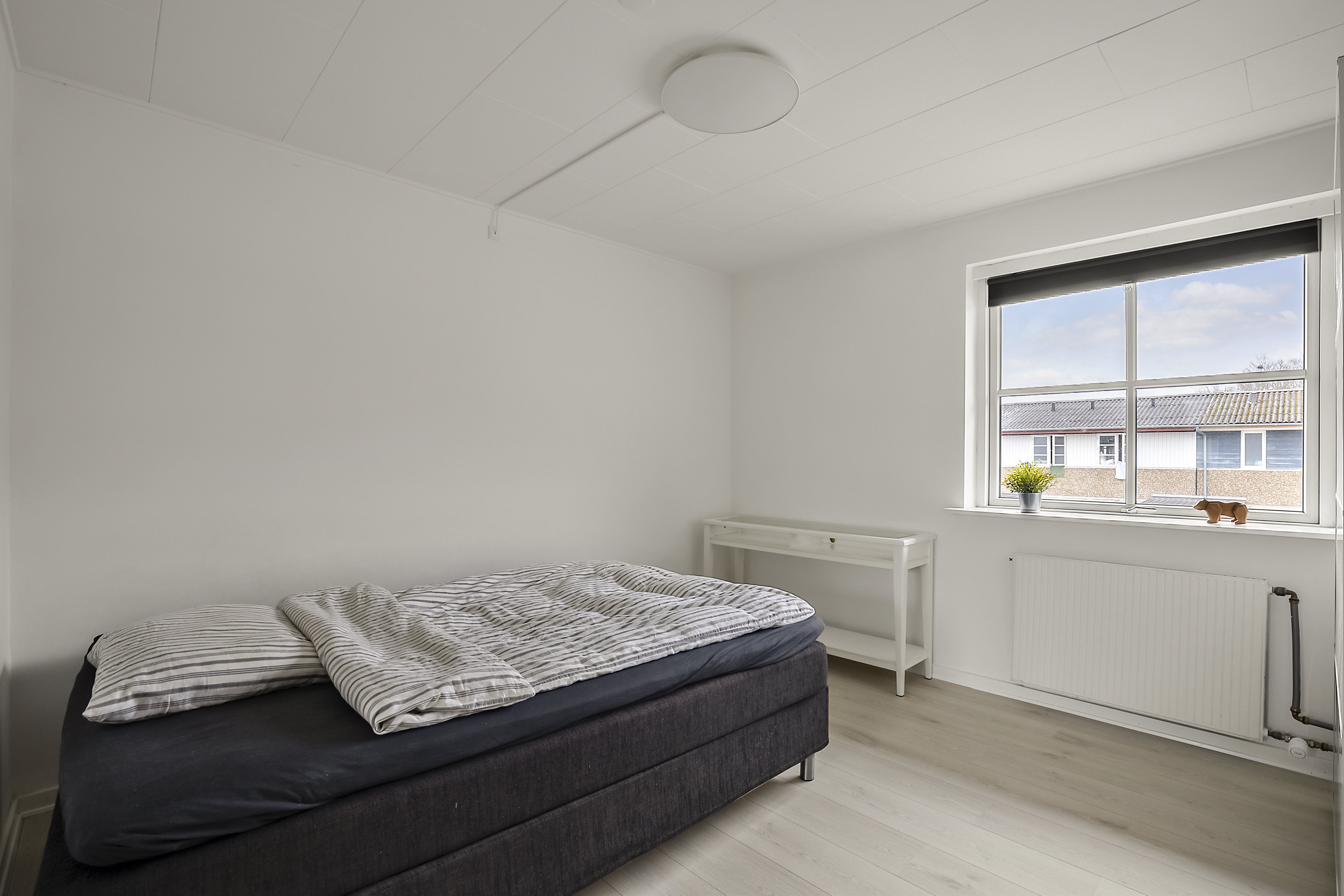 Fremhævet soveværelse billede i fuldskærmstilstand. Billede af Duedalen 56, 5240 Odense NØ