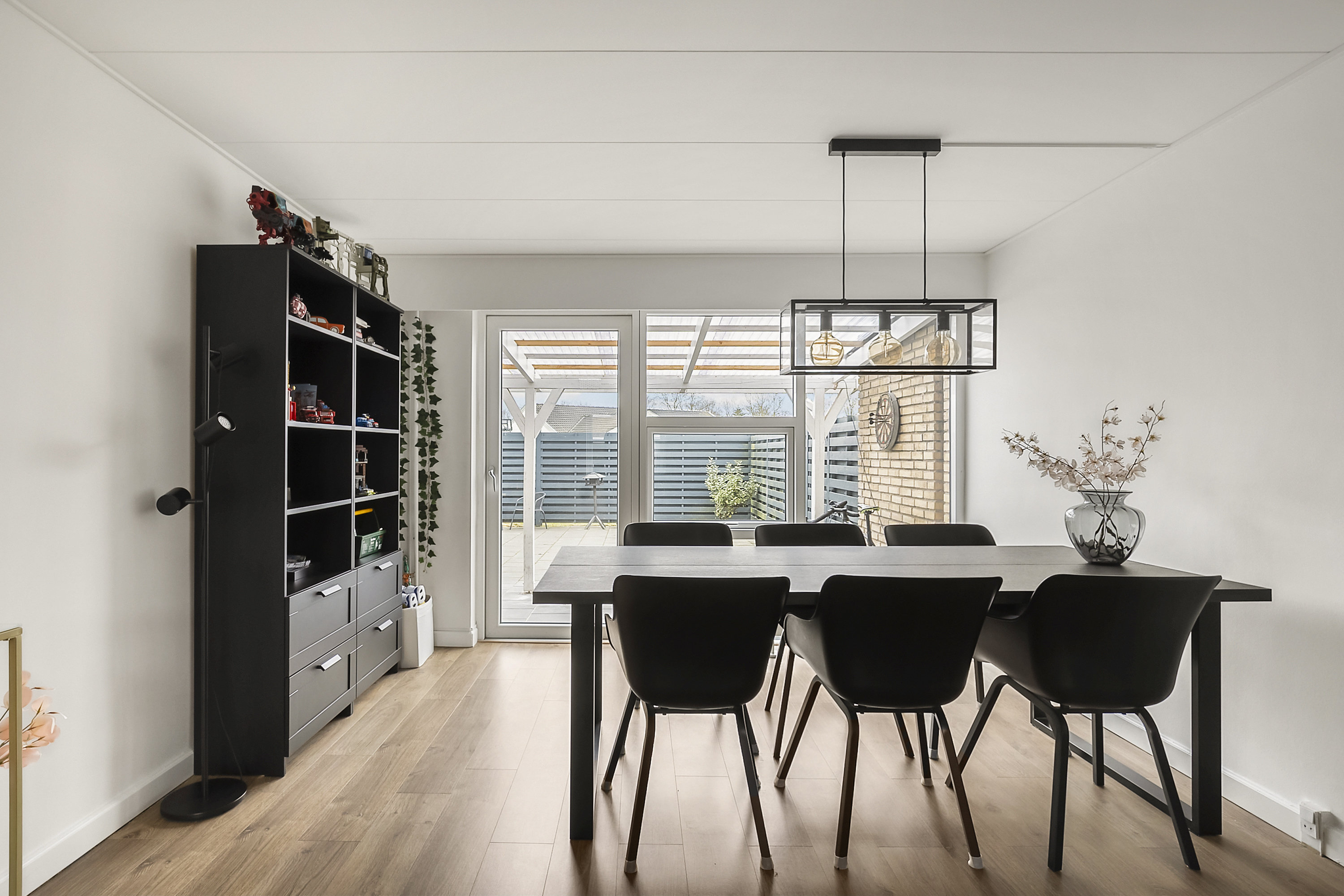 Fremhævet spisestue billede i fuldskærmstilstand. Billede af Duedalen 56, 5240 Odense NØ