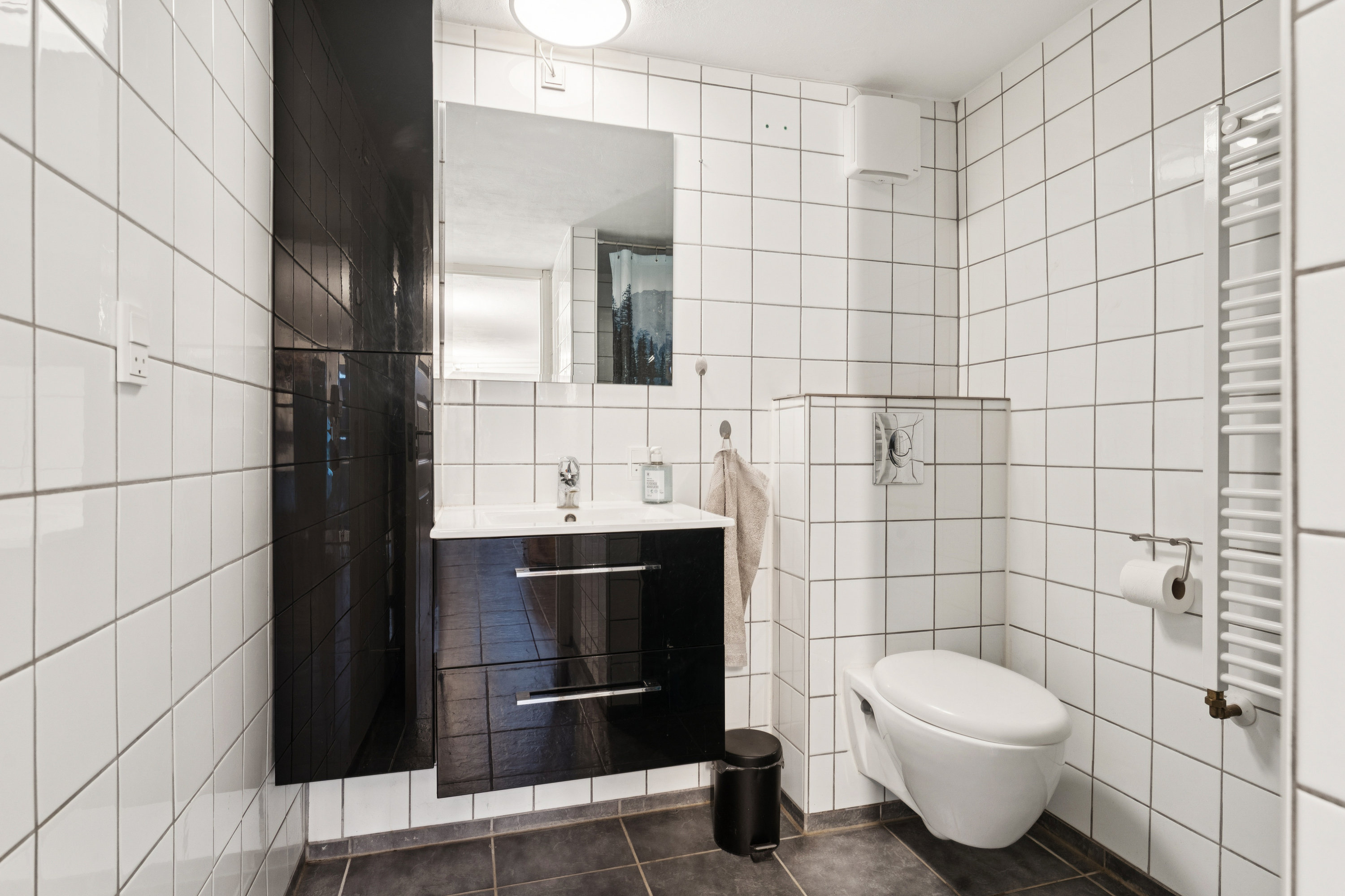 Fremhævet badeværelse billede i fuldskærmstilstand. Billede af Vibevej 5, 8850 Bjerringbro