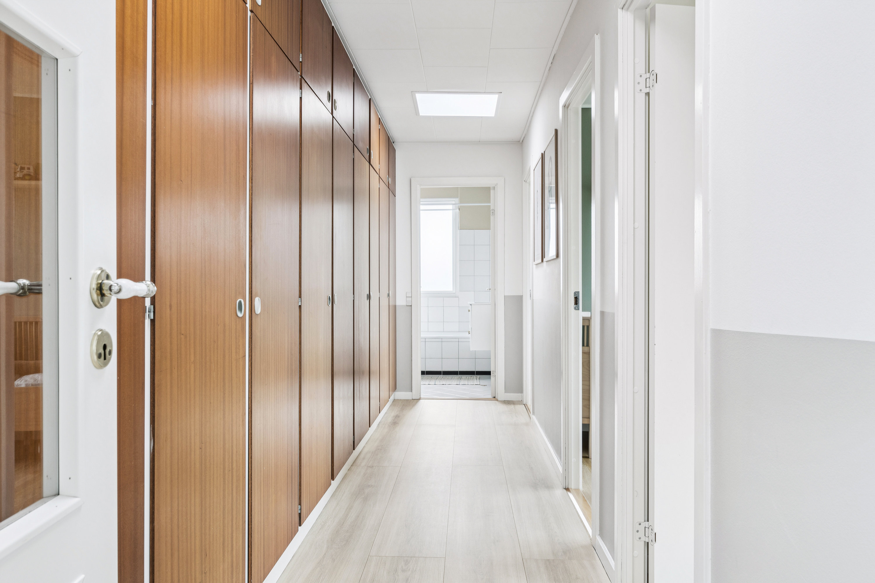 Fremhævet gang billede i fuldskærmstilstand. Billede af Nældebjerg Alle 32, 2670 Greve