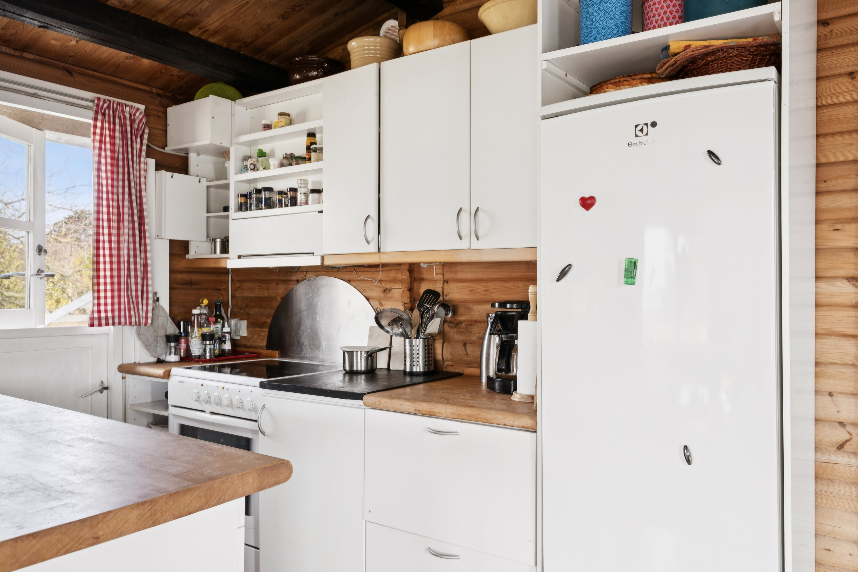 Fremhævet køkken billede i fuldskærmstilstand. Billede af Vestervang 6, Dejret Klit, 8420 Knebel